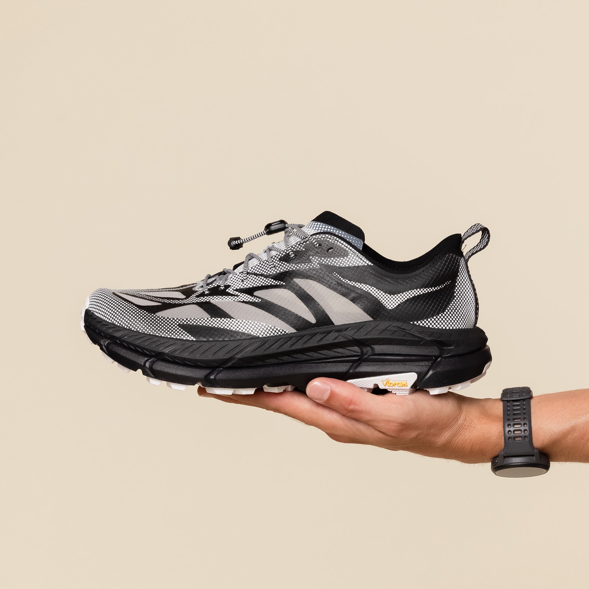 Hoka - Stealth Tech Mafate Speed 4 Lite - Black / White