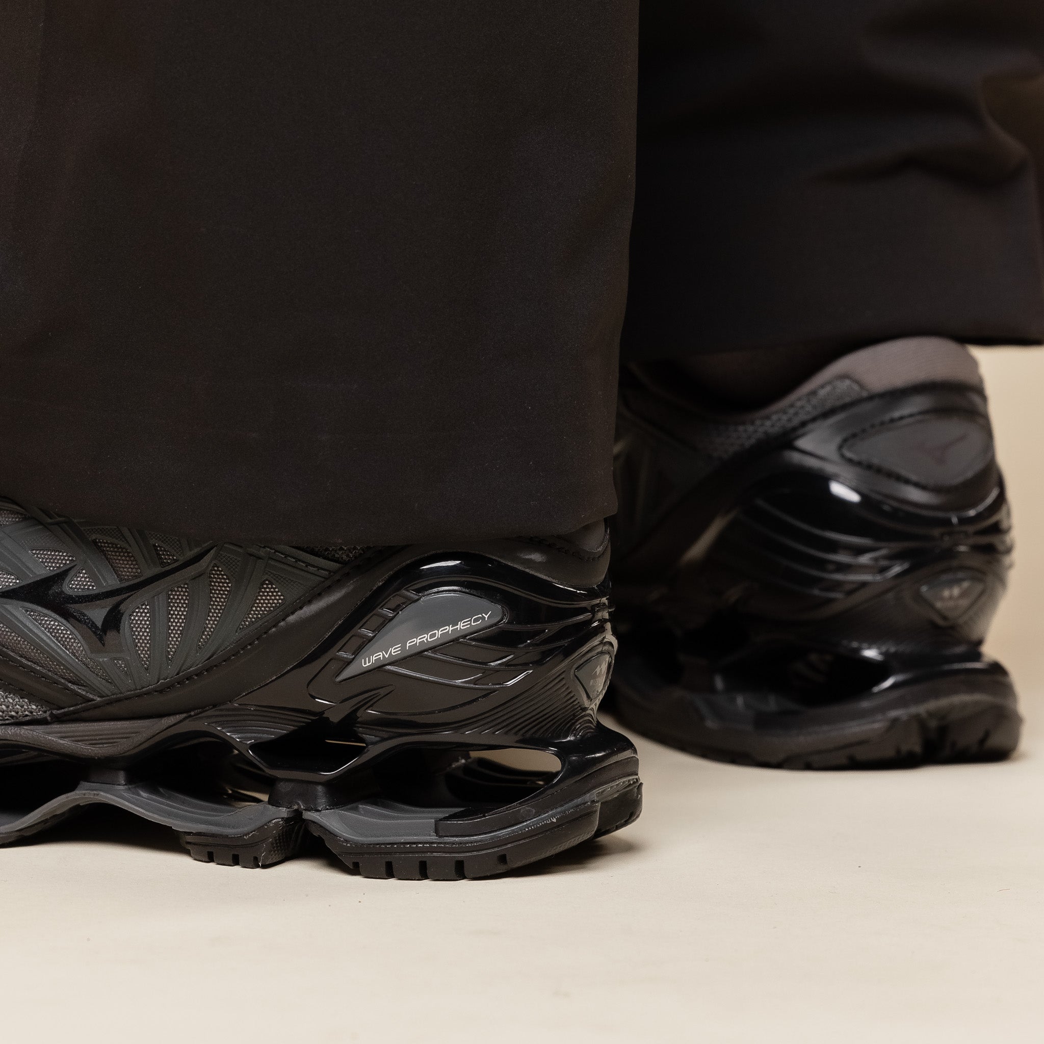 Mizuno - Wave Prophecy LS - Iron Gate / Black / Black Sand