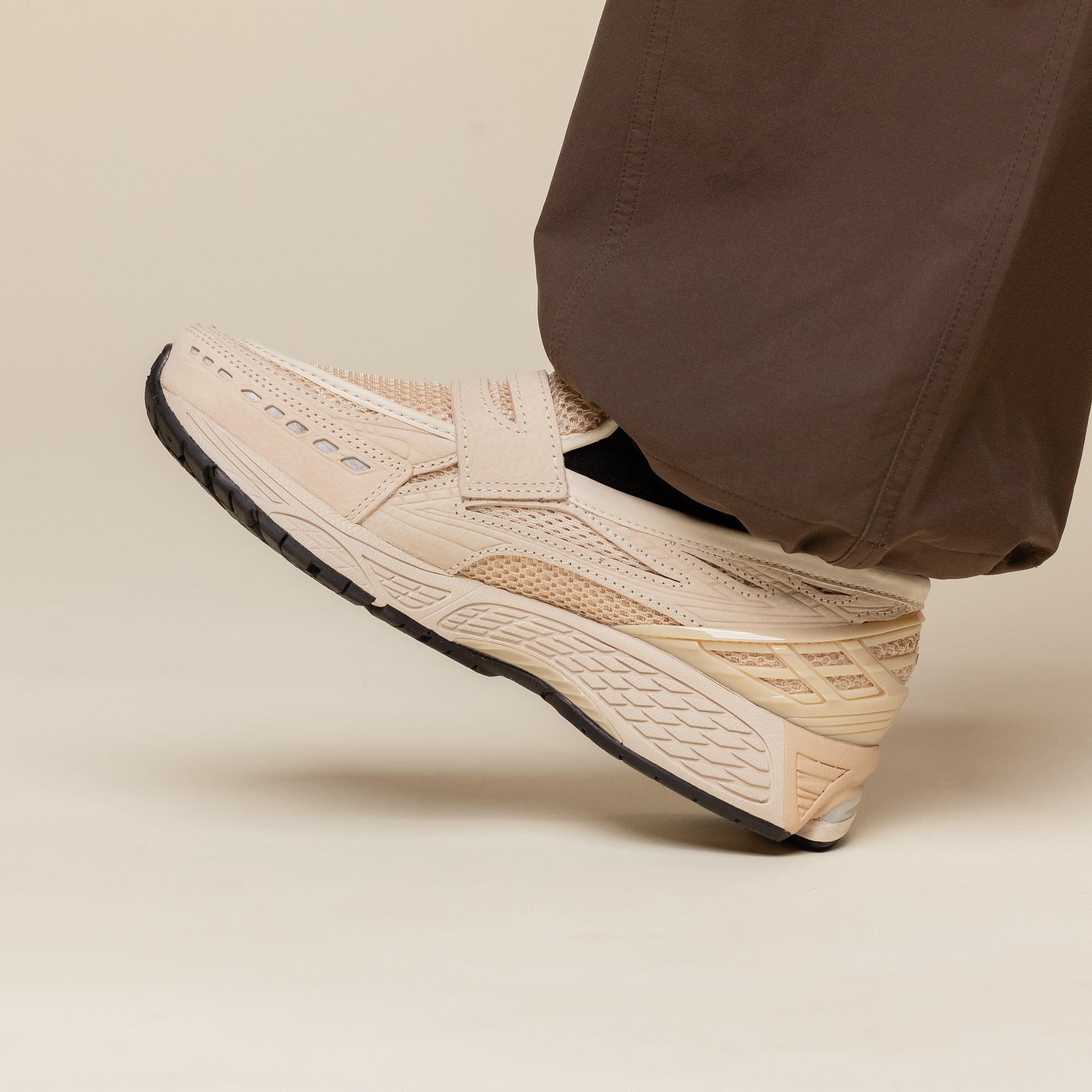 New Balance - 1906L Loafer Trainers - Bisque (Natural)