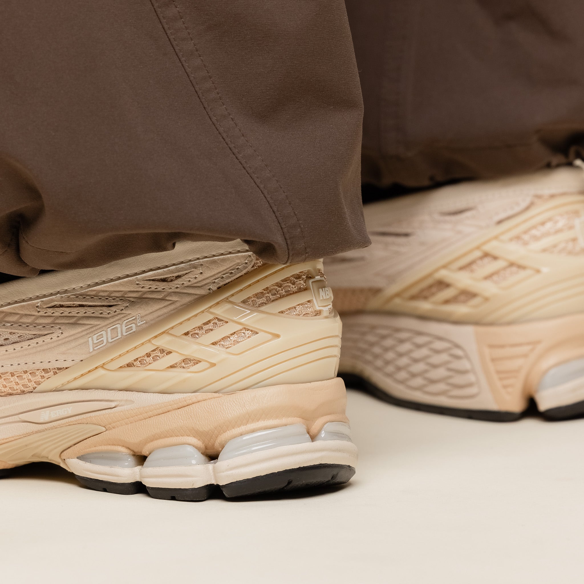 New Balance - 1906L Loafer Trainers - Bisque (Natural)
