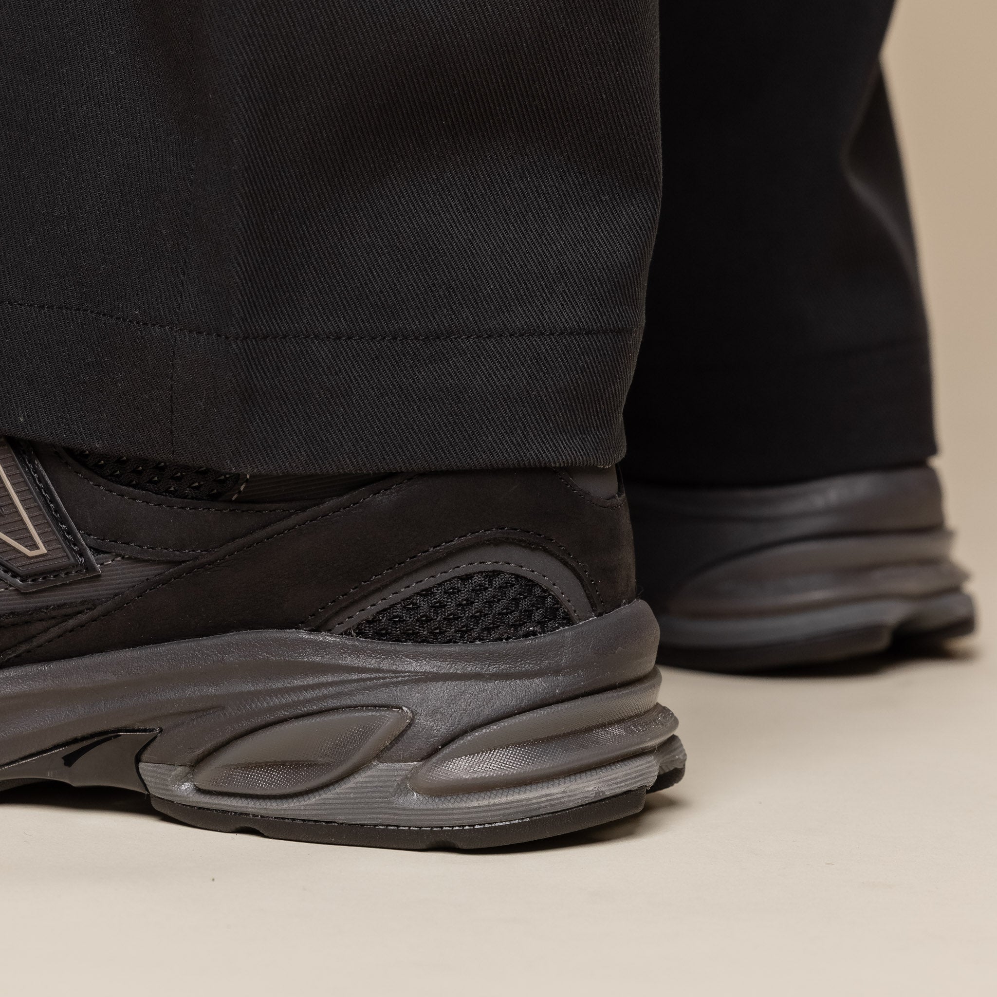 New Balance - ABZORB 2010 - Black / Black Cement