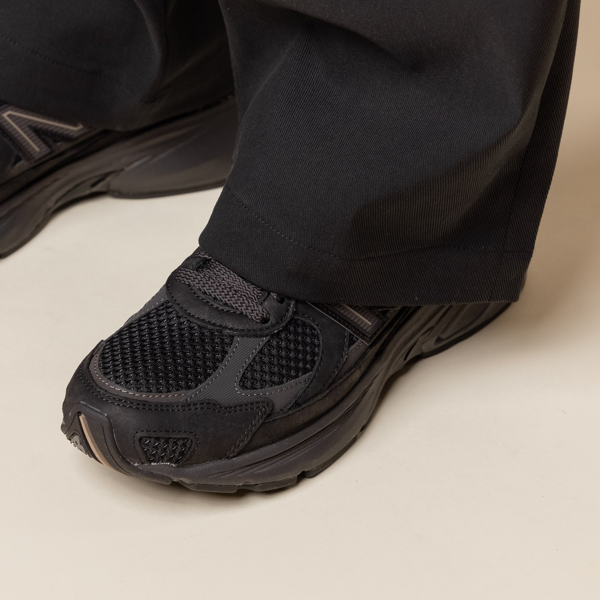 New Balance - ABZORB 2010 - Black / Black Cement