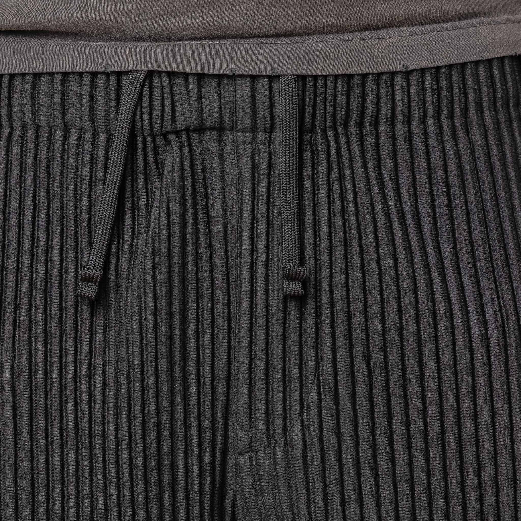 Homme Plissé Issey Miyake - Pleated Shorts - Black