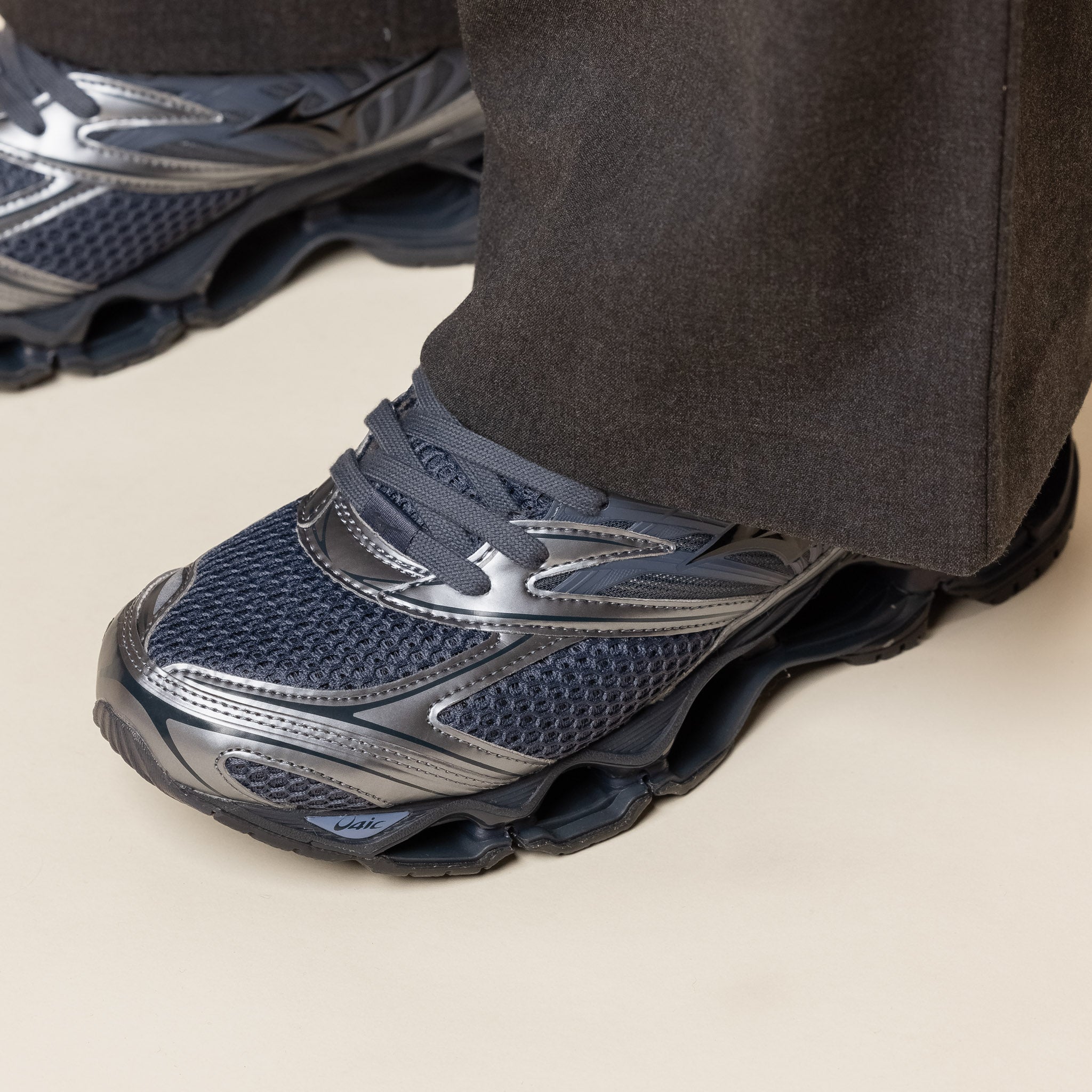 Mizuno - Wave Prophecy LS - Odyssey Grey / Black / Metallic Grey