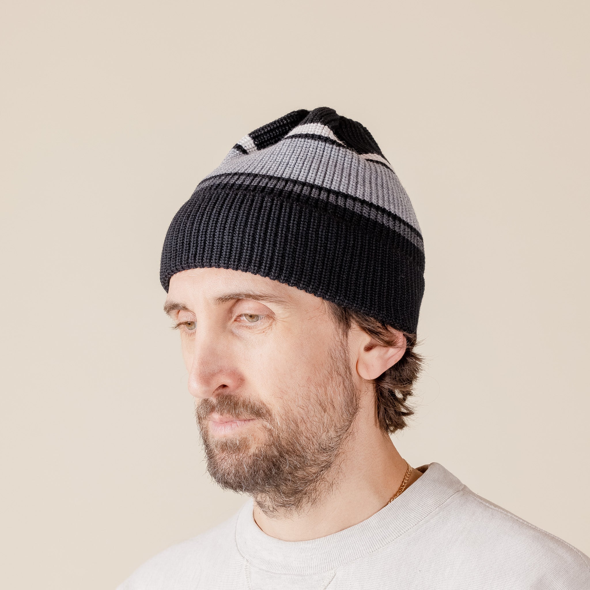 Found Feather - Stripe Beanie - Black FW23KL05COT