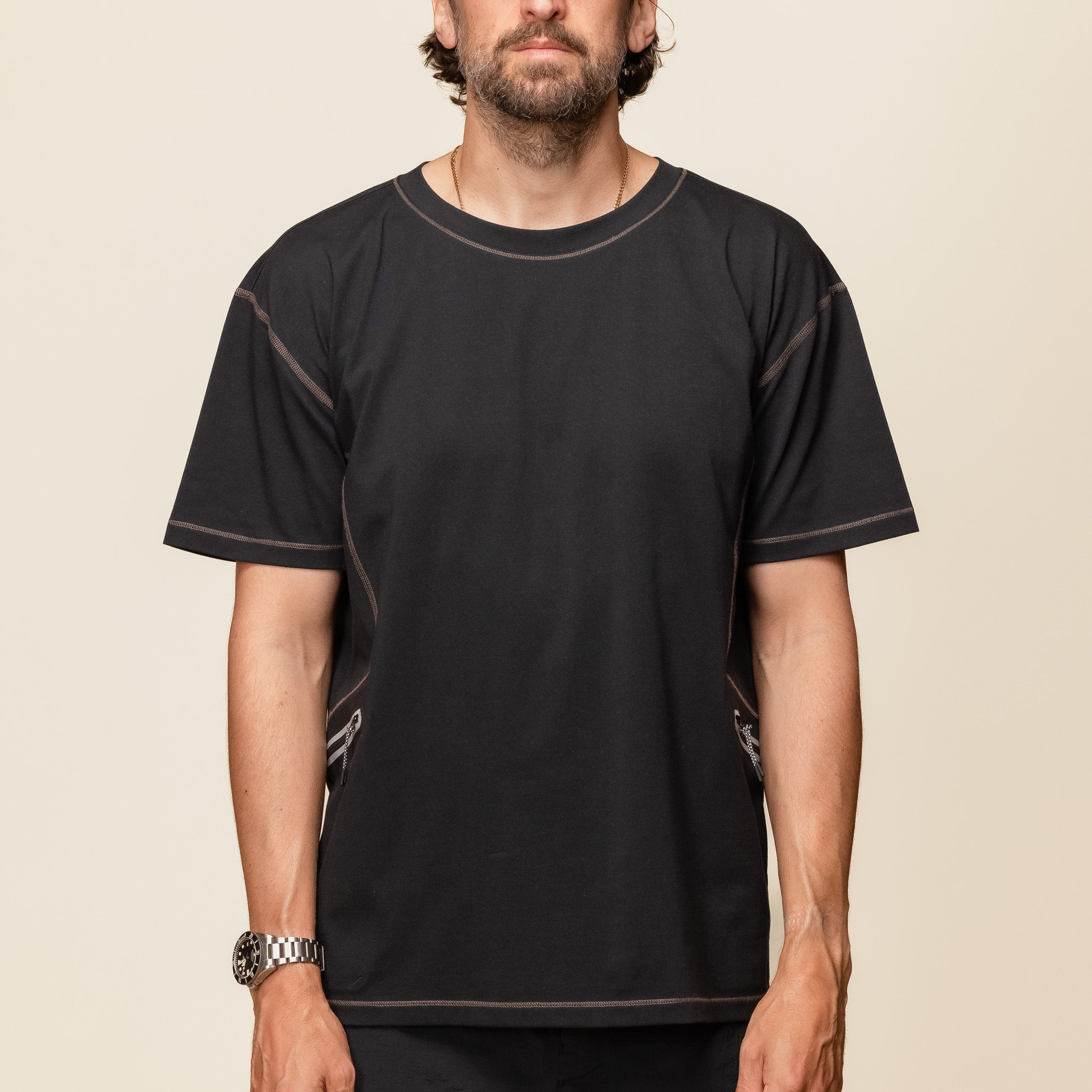 J EONGL I - Contrast Stitch T-Shirt - Black