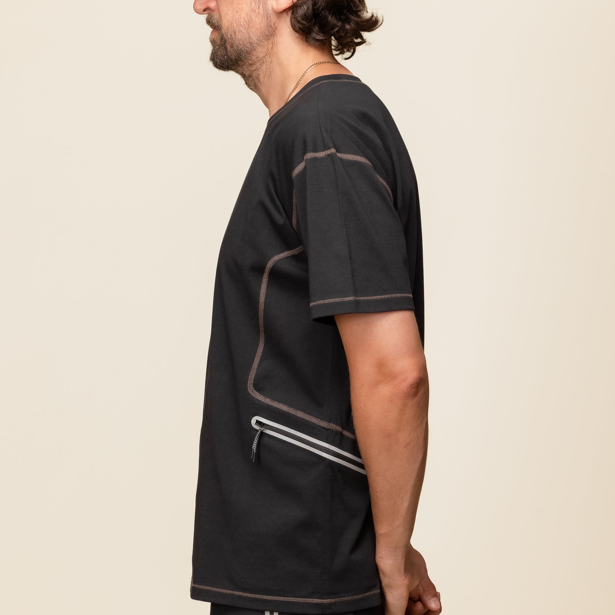 J EONGL I - Contrast Stitch T-Shirt - Black
