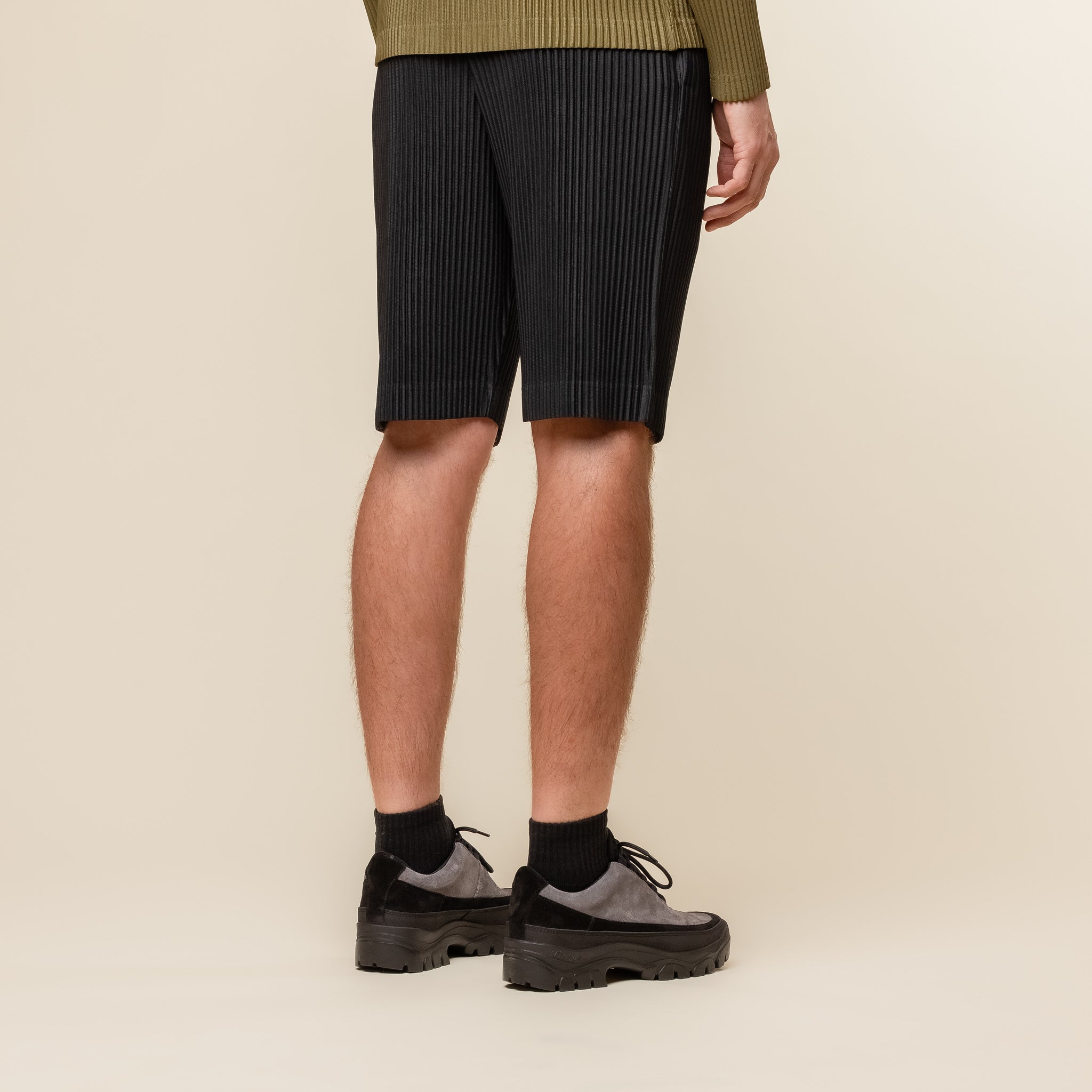 Homme Plissé Issey Miyake - Tailored Pleats Shorts - Black HP56JF159_15