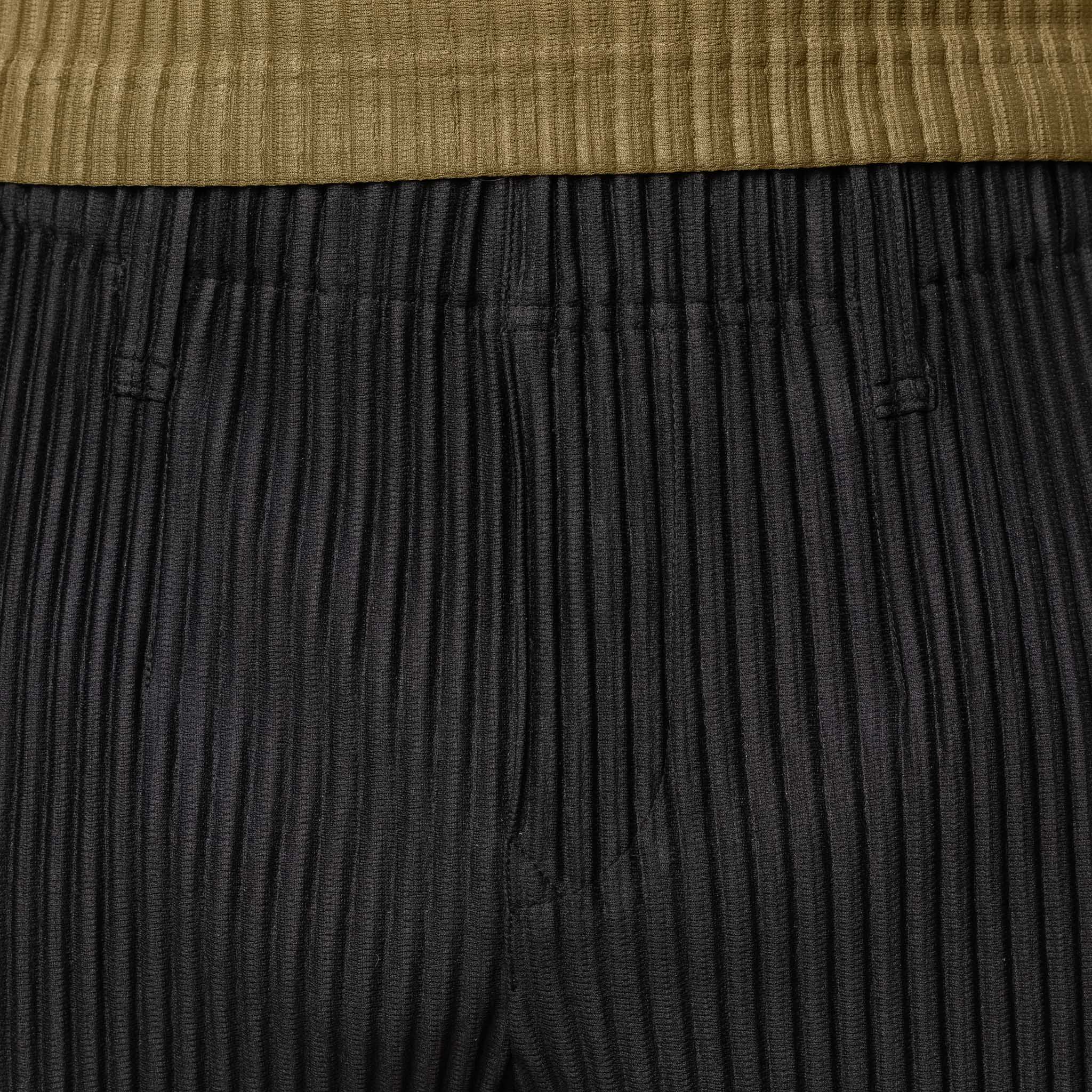 Homme Plissé Issey Miyake - Tailored Pleats Shorts - Black HP56JF159_15
