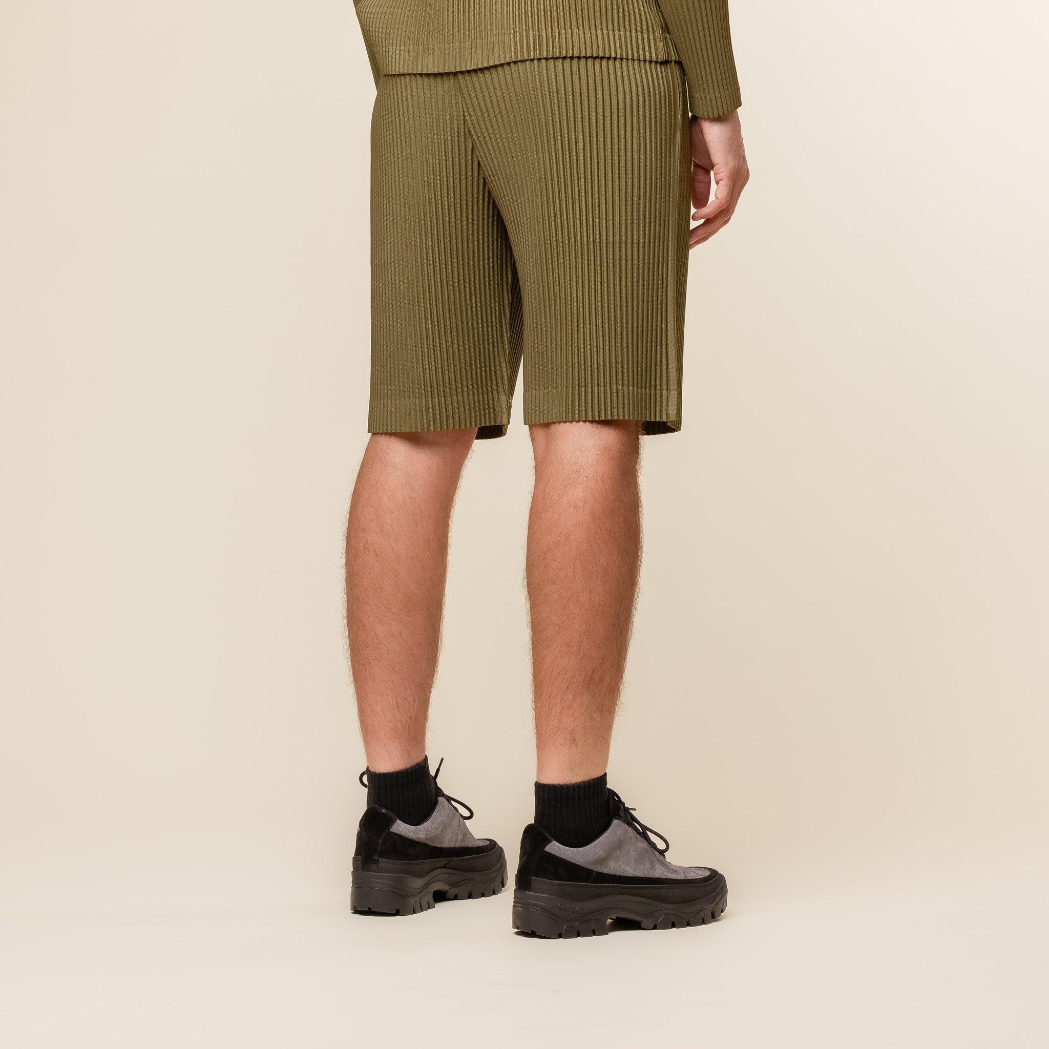 Homme Plissé Issey Miyake - Colour Pleats Shorts - Olive Khaki HP56JF184_67