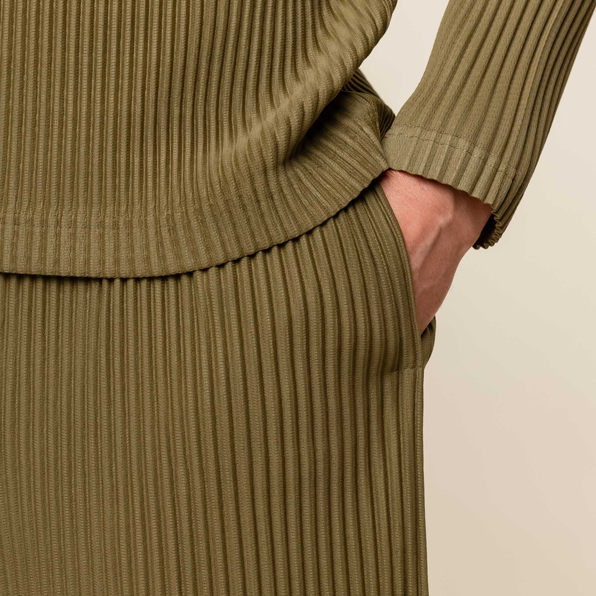 Homme Plissé Issey Miyake - Colour Pleats Shorts - Olive Khaki HP56JF184_67