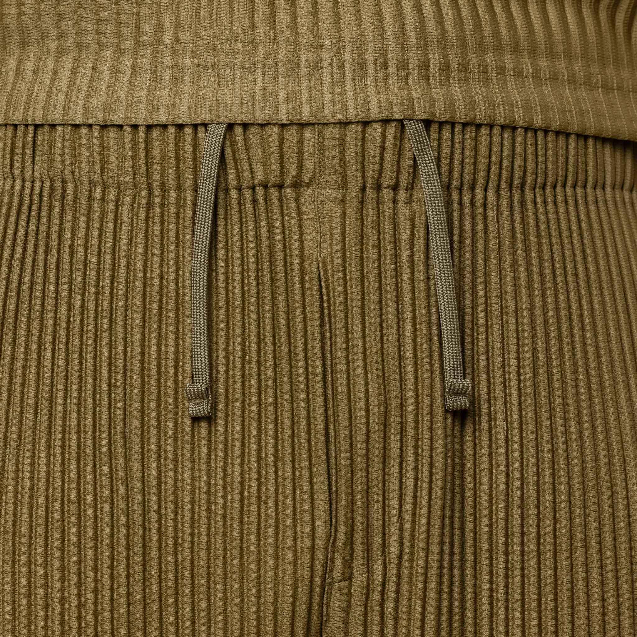 Homme Plissé Issey Miyake - Colour Pleats Shorts - Olive Khaki HP56JF184_67