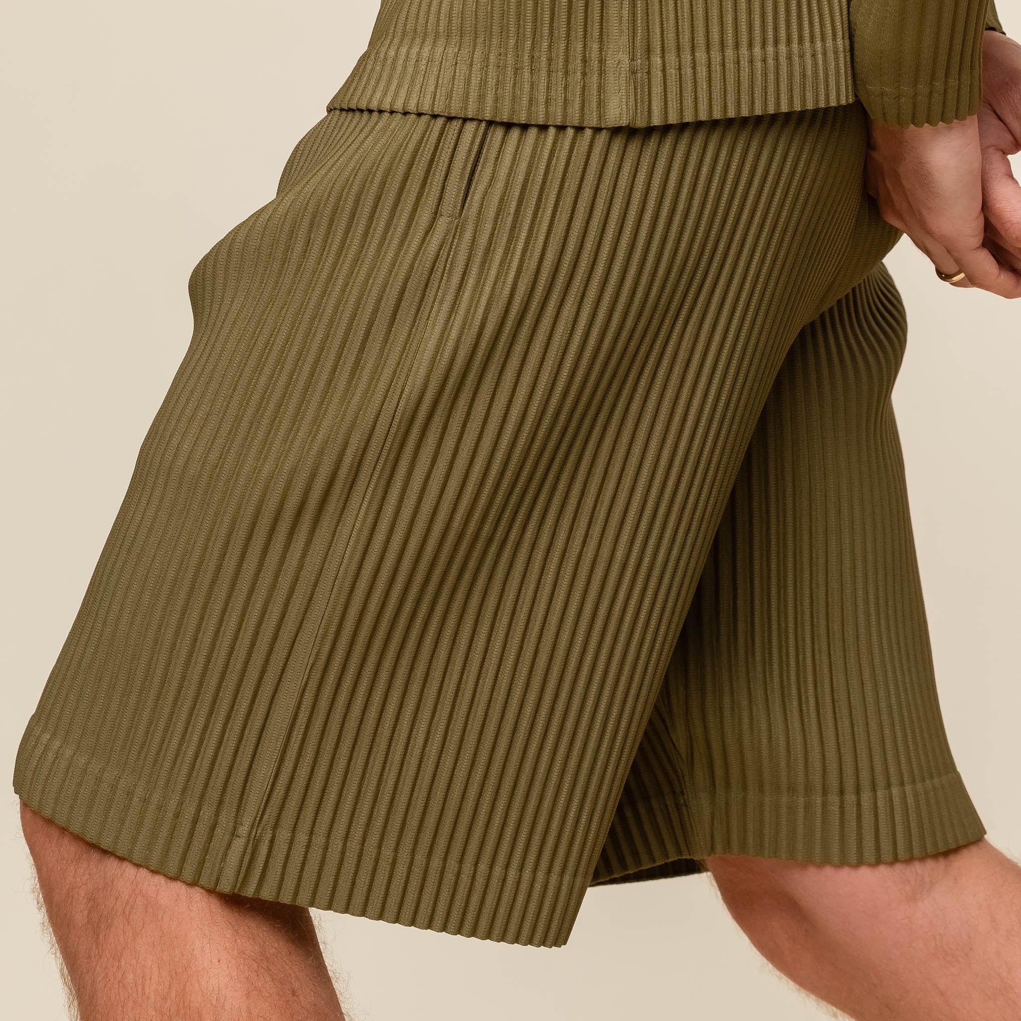 Homme Plissé Issey Miyake - Colour Pleats Shorts - Olive Khaki HP56JF184_67