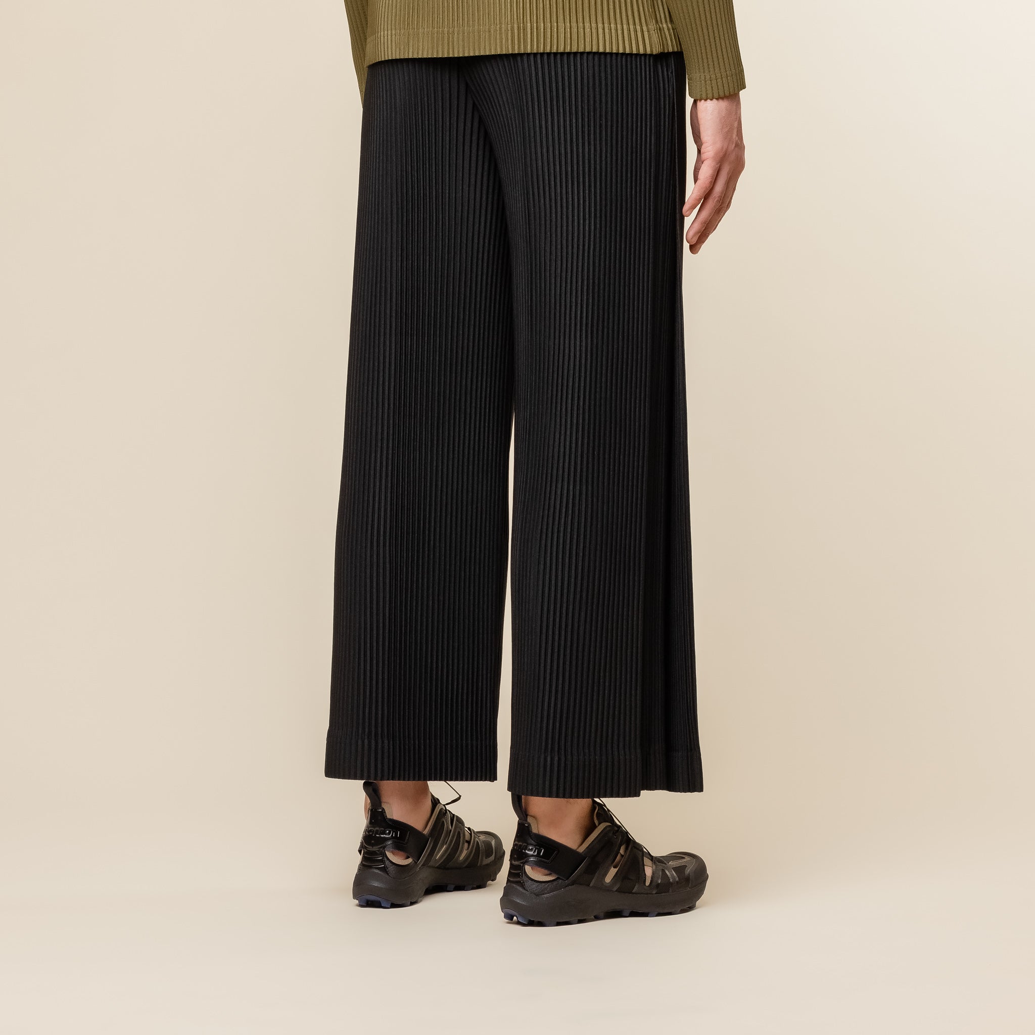 Homme Plissé Issey Miyake - Wide Leg Pleated Trouser - Black HP56JF124_15
