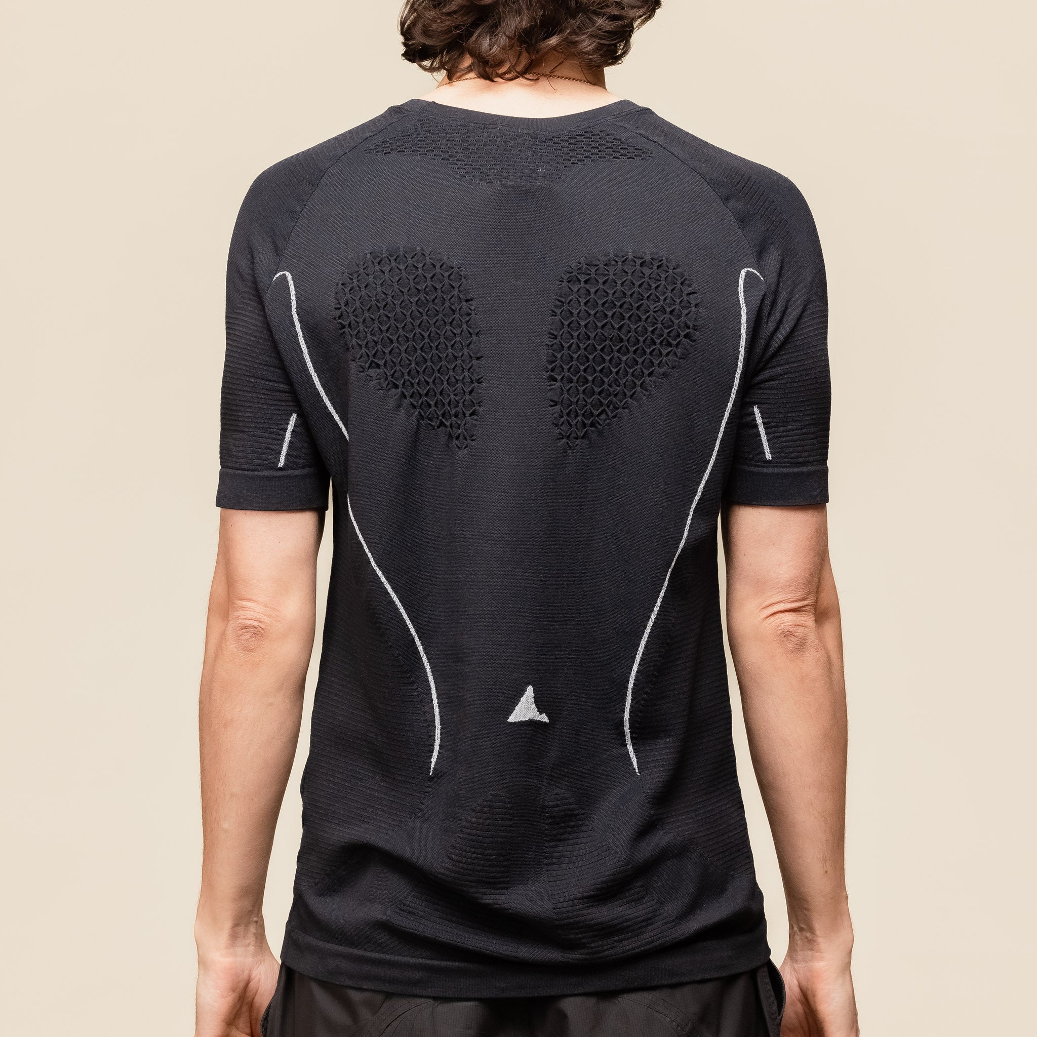 RBMW0101FA73 Roa Hiking - Seamless Funghi Short Sleeve T-Shirt - Black