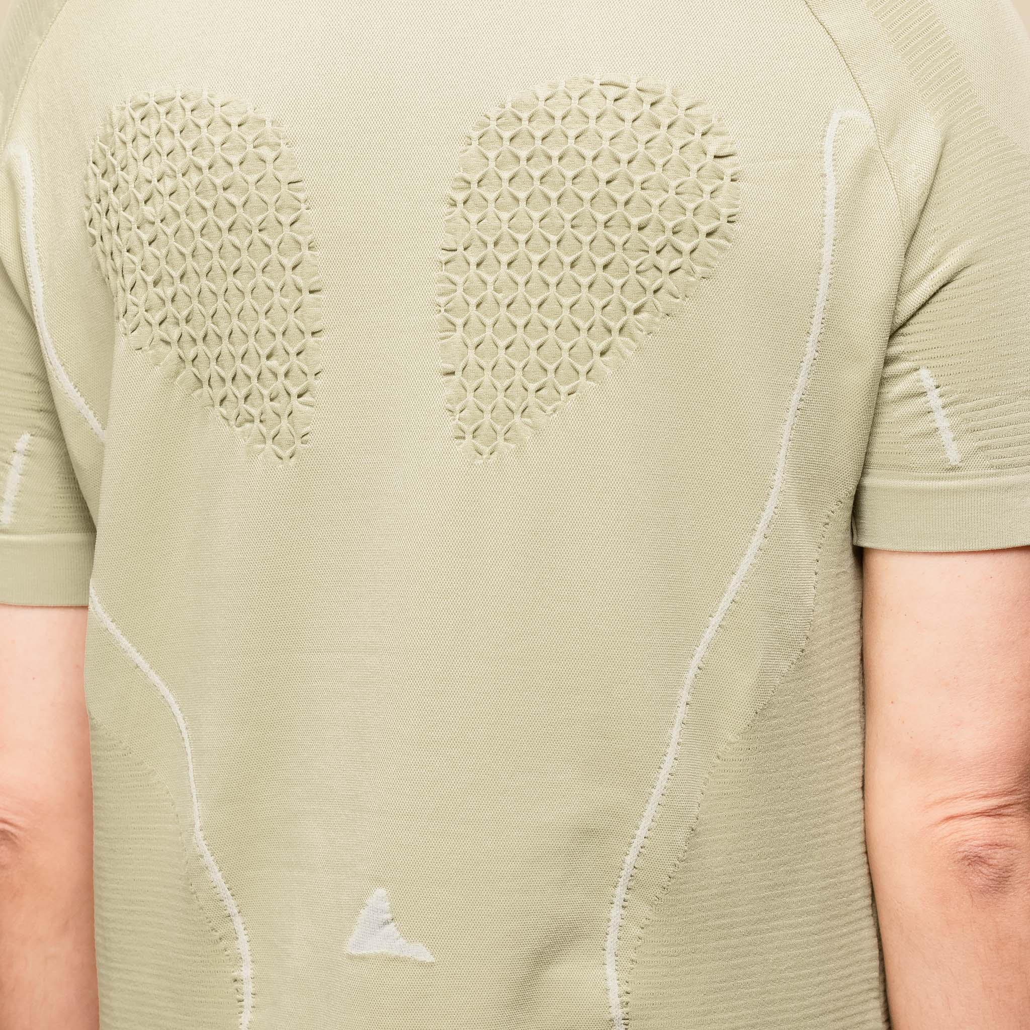 RBMW0101FA73 Roa Hiking - Seamless Funghi Short Sleeve T-Shirt - Sage Green
