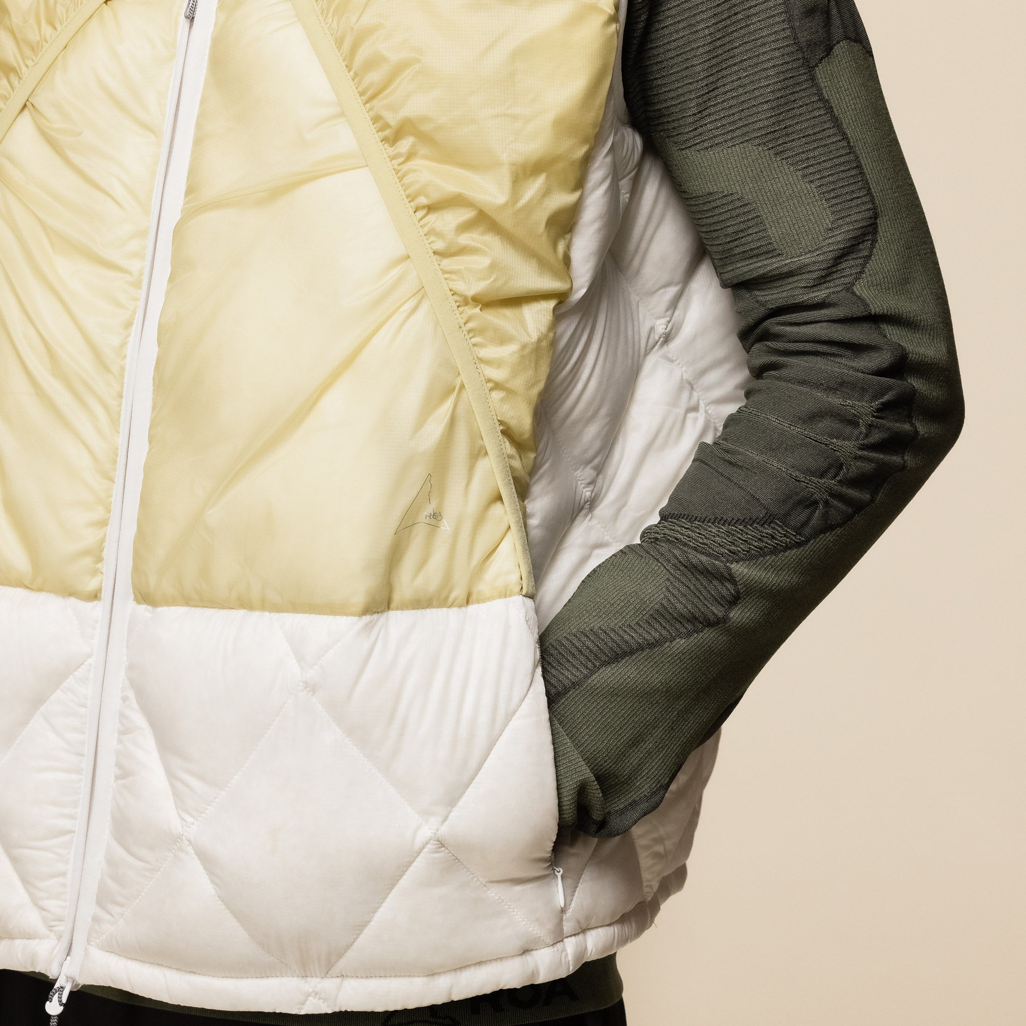 Roa Hiking - Light Down Vest Jacket - Blanc de Blanc RBMW054FA36 "roa down vest" "roa hiking down vest" "roa hiking website"