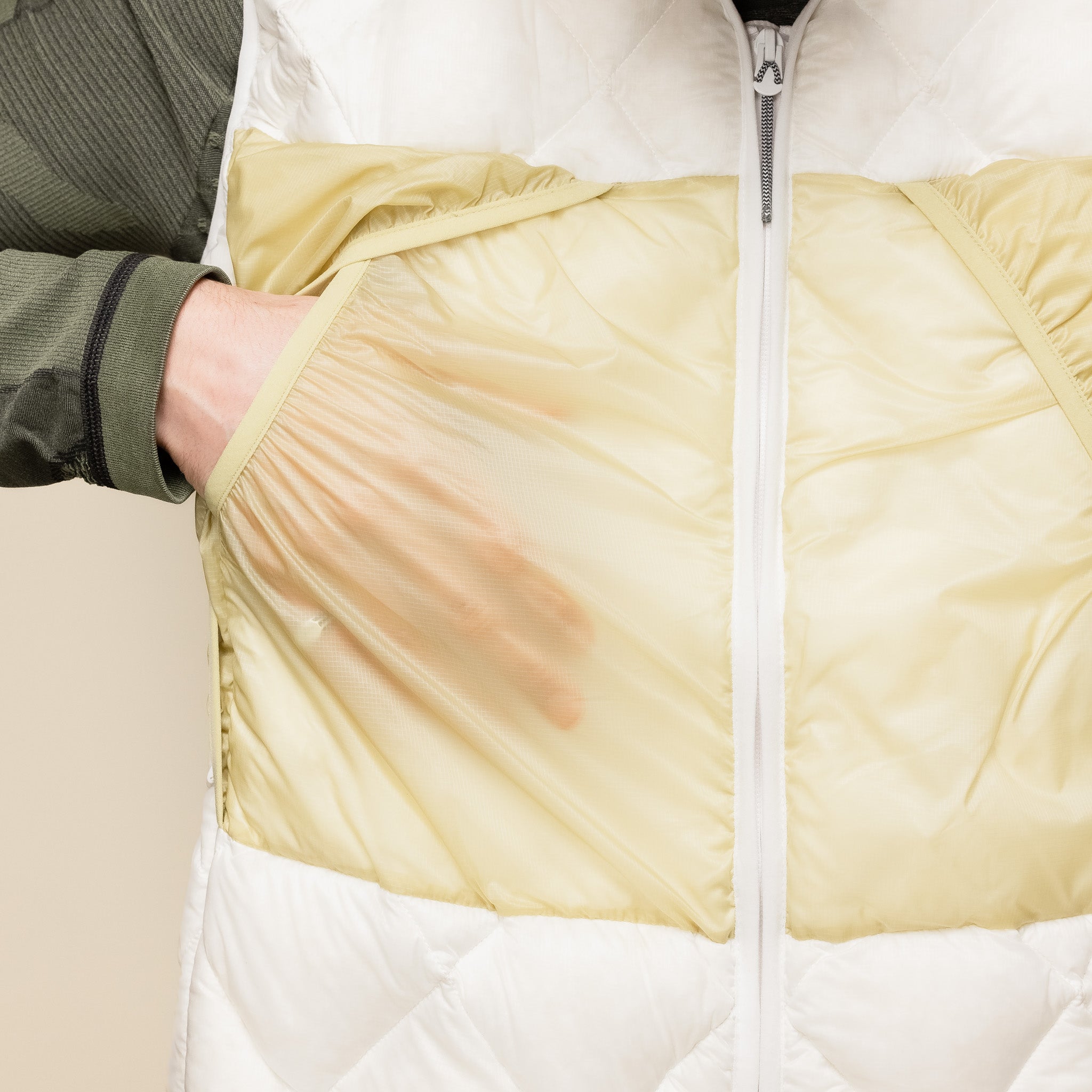 Roa Hiking - Light Down Vest Jacket - Blanc de Blanc RBMW054FA36 "roa down vest" "roa hiking down vest" "roa hiking website"