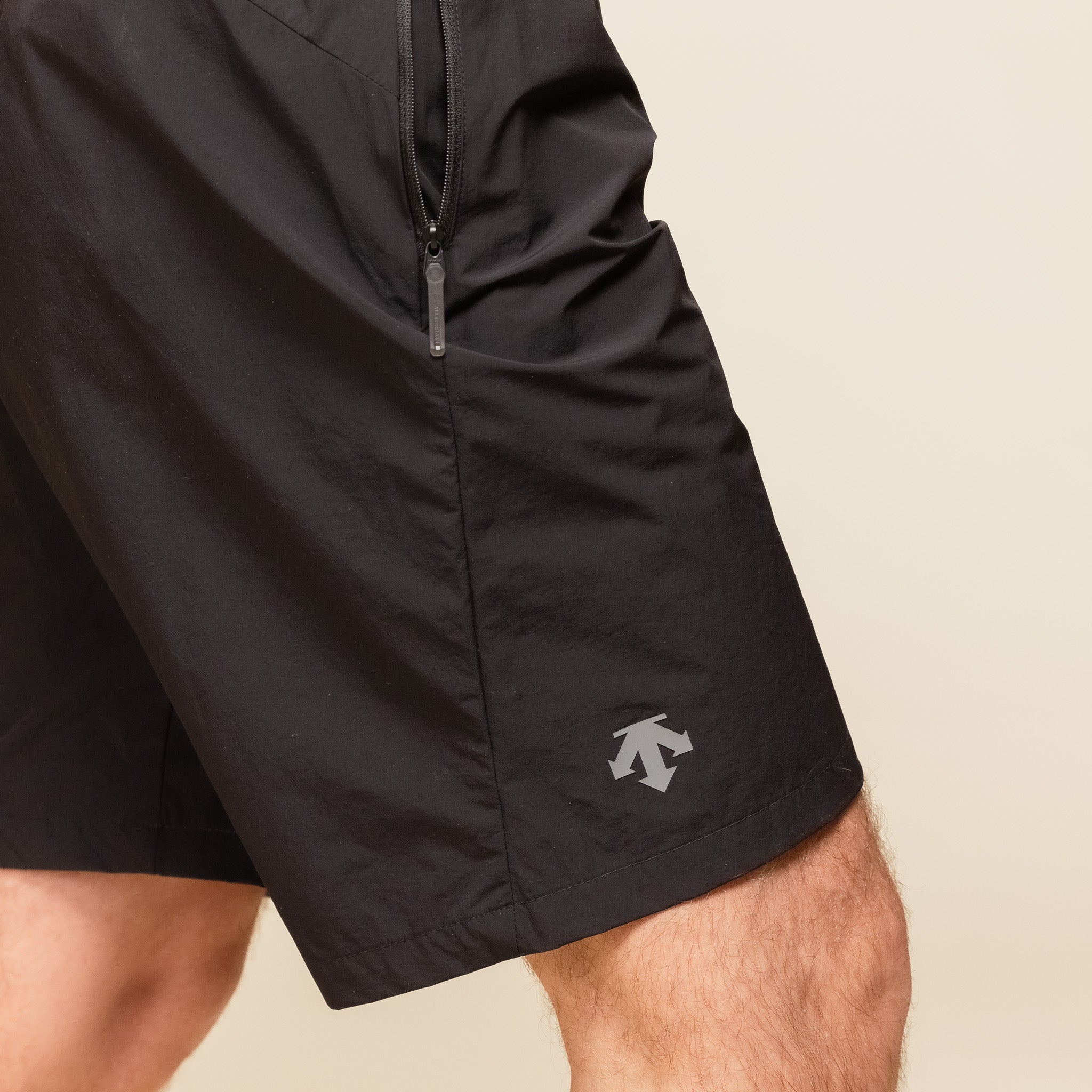 DOMXGD85U Descente 81 - Pocketable Light Half Pants - Black
