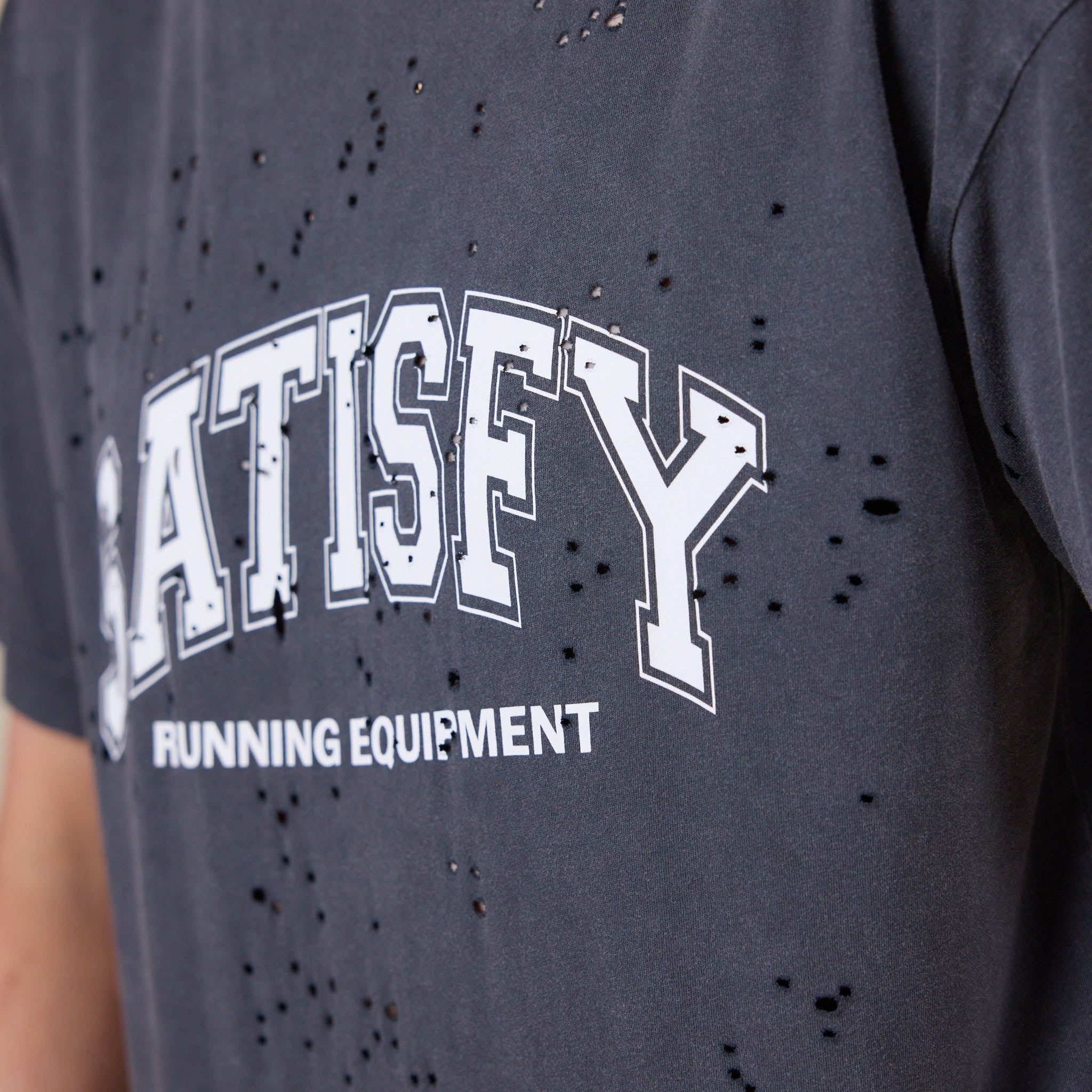 Satisfy Running - MothTech™ T‑Shirt - Aged Black