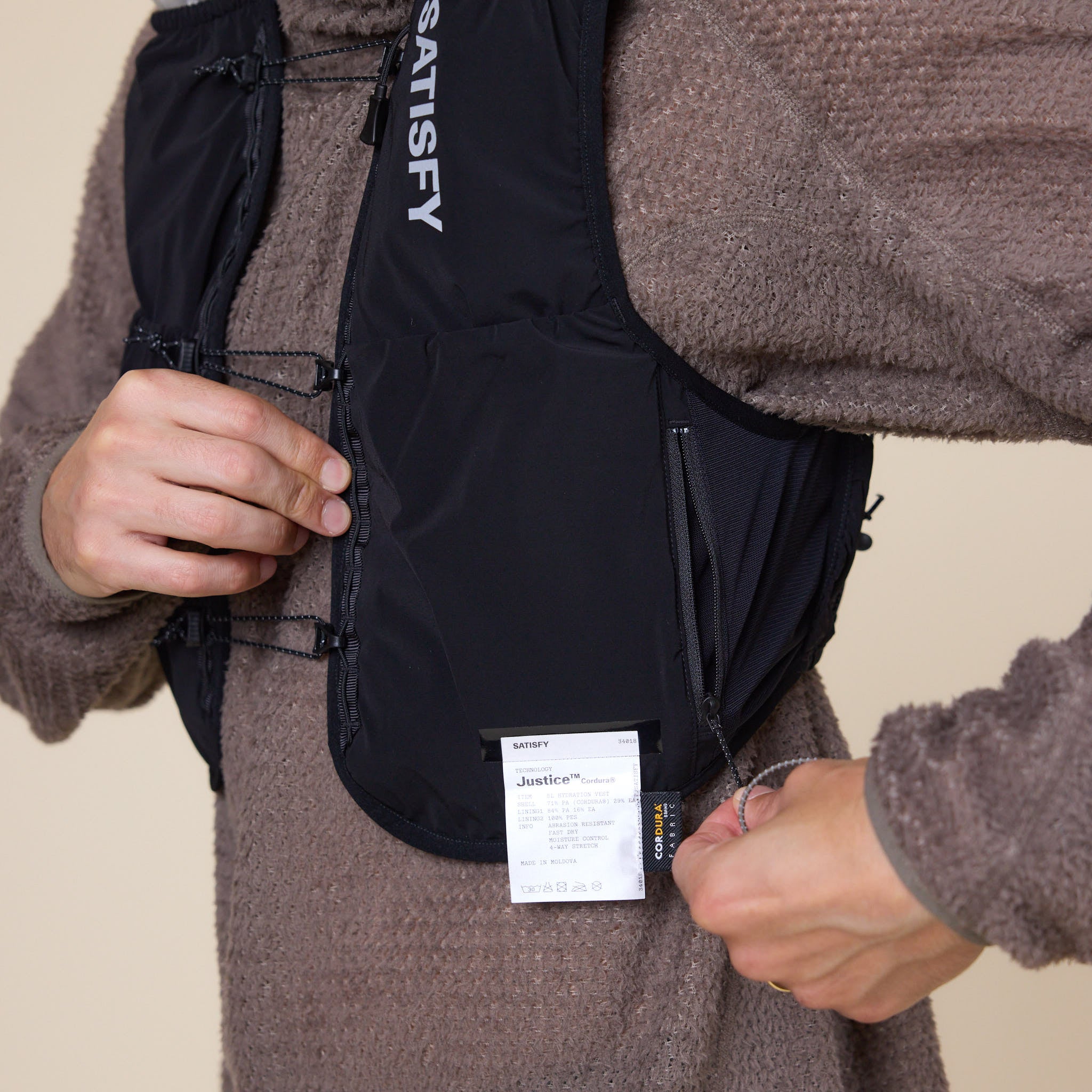 Satisfy Running - Justice™ Cordura® 5L Hydration Vest - Black