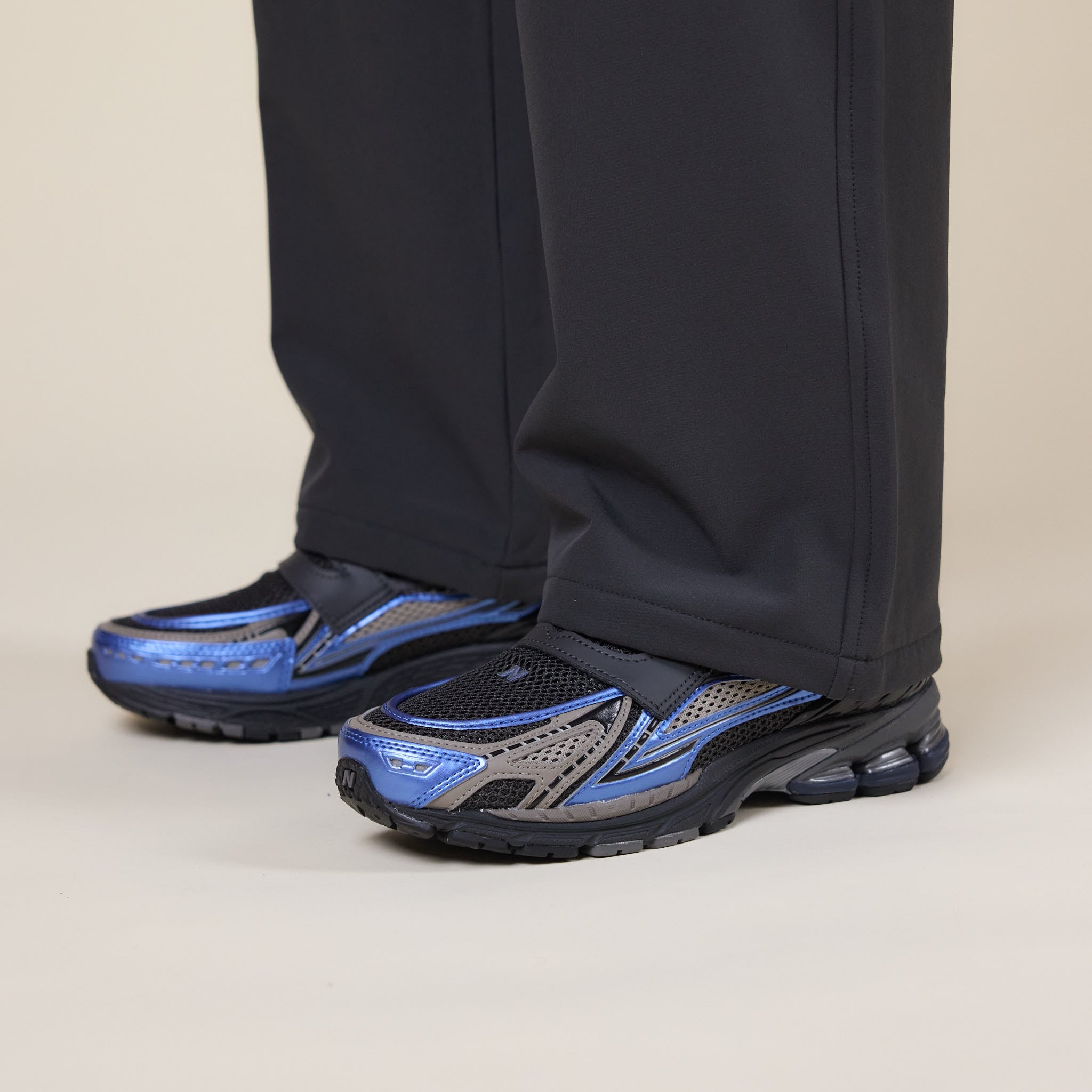 New Balance - 1906L Loafer Trainers - Black Cement / Blue Gemstone