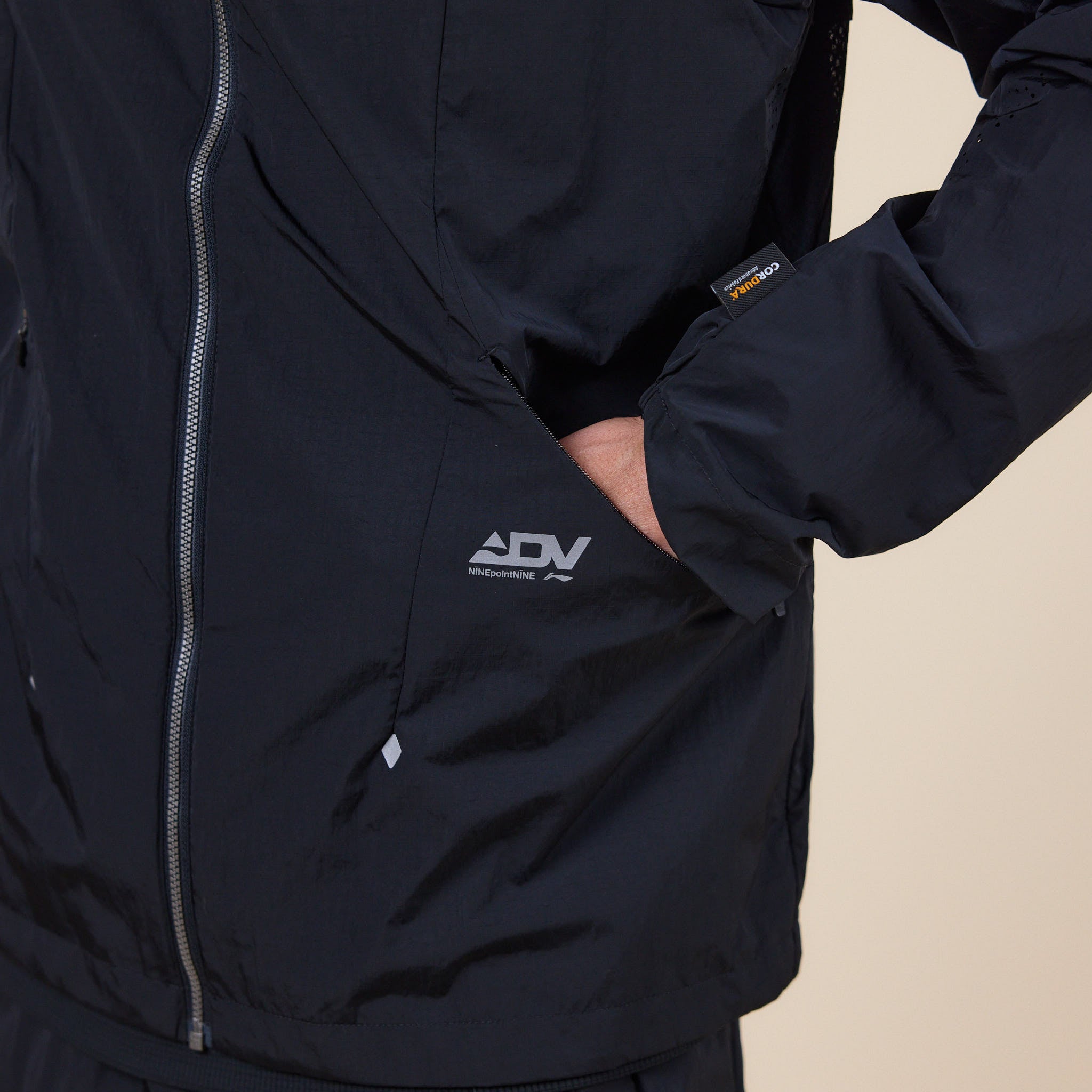 NINEpointNINE x LI-NING - Light Tracker Training Jacket - Black