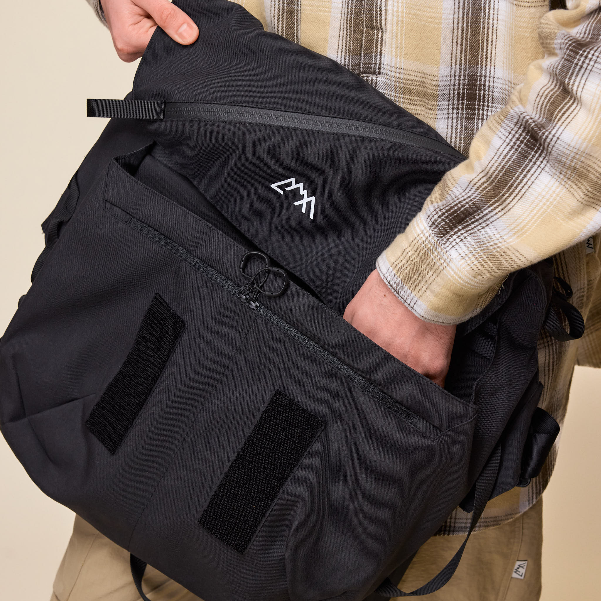 CMF Comfy Outdoor Garment - Messenger Bag Smooth Nylon - Black