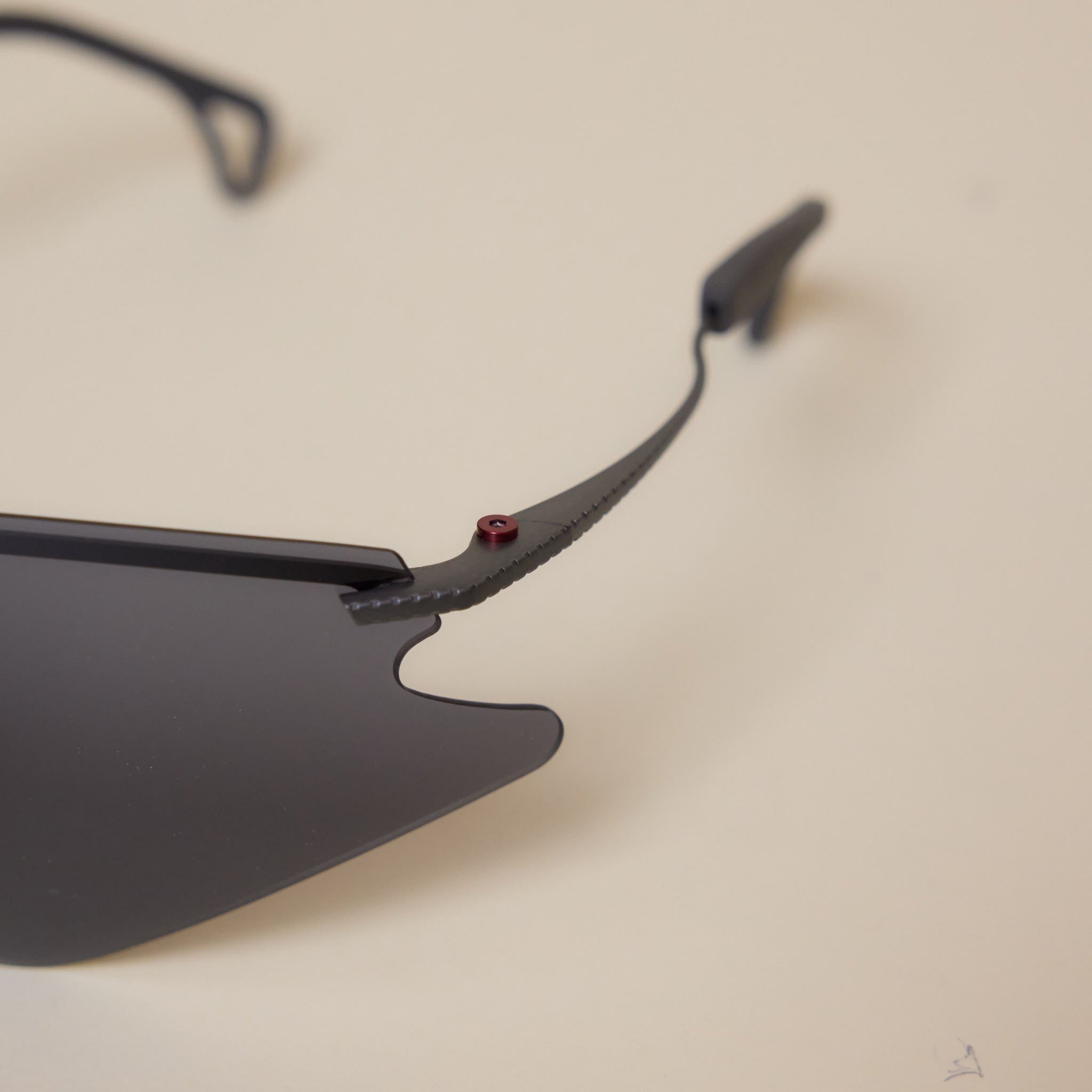 ROA Hiking - Kohei Aero Blade Ti - Graphite D+ Onyx Mirror