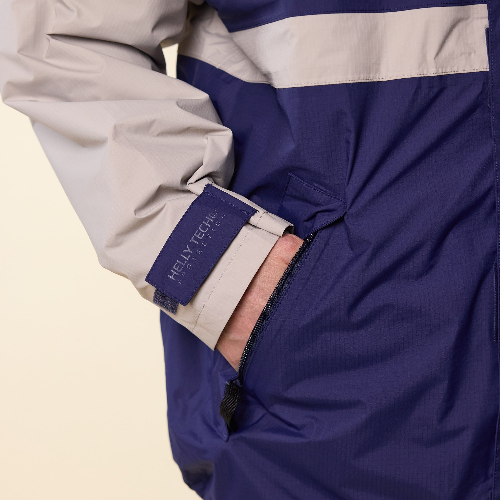 Helly Hansen Archive HH-118389225 - HH Arc U-205 Sailing Jacket - Blackcurrant / Mellow Grey