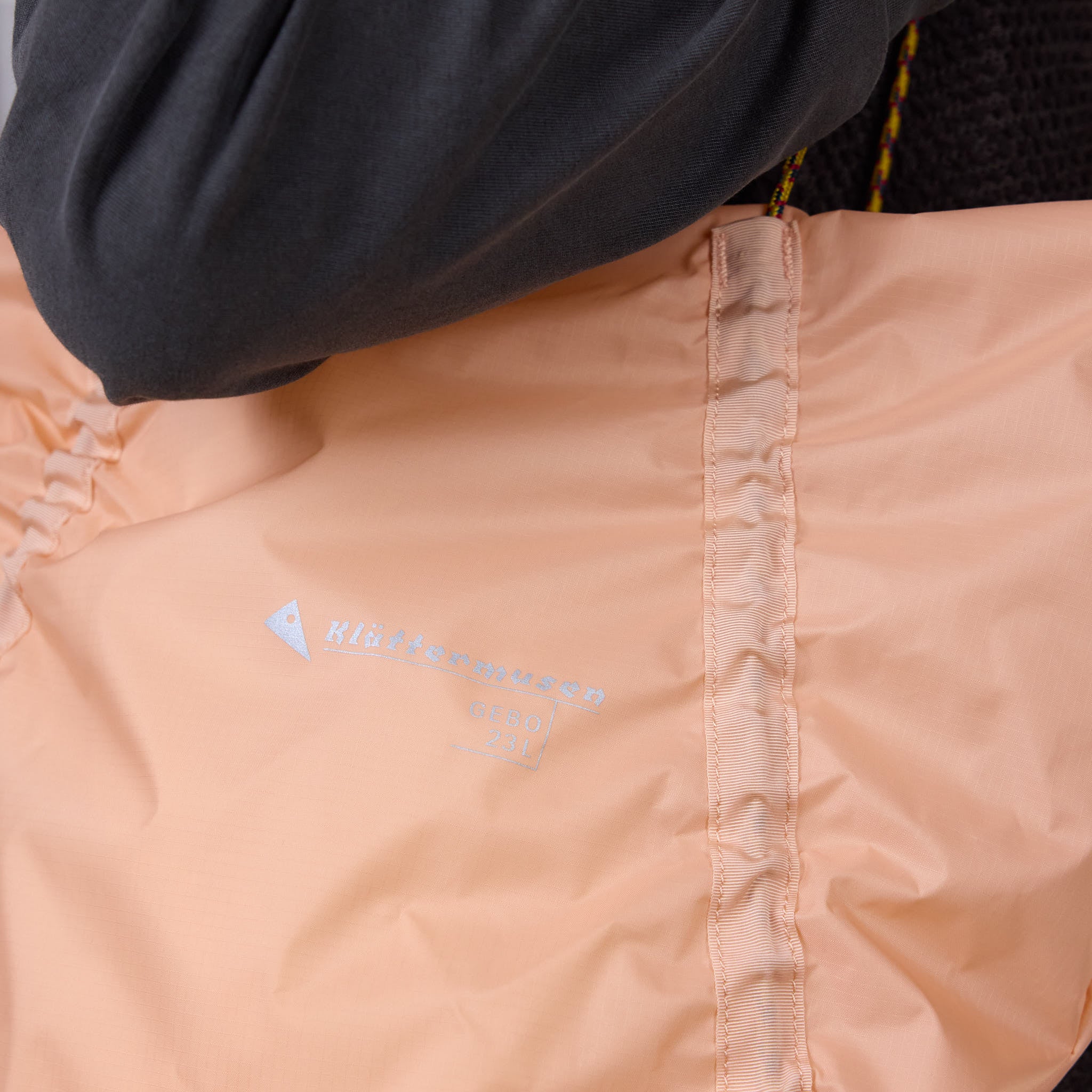 Klättermusen - Gebo Bag 23L - Salmon
