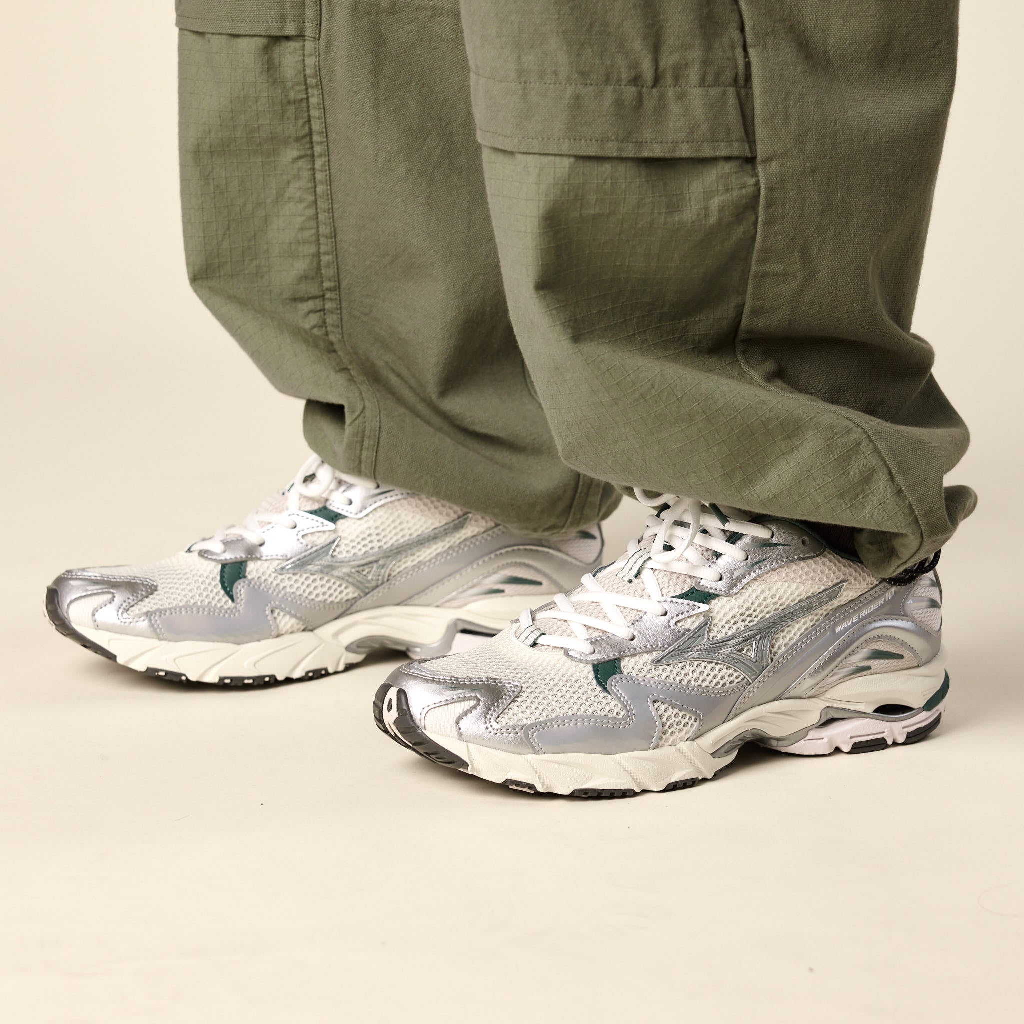 Mizuno - Wave Rider 10 Premium - Snow White / Slate / Bistro Green D1GA243107