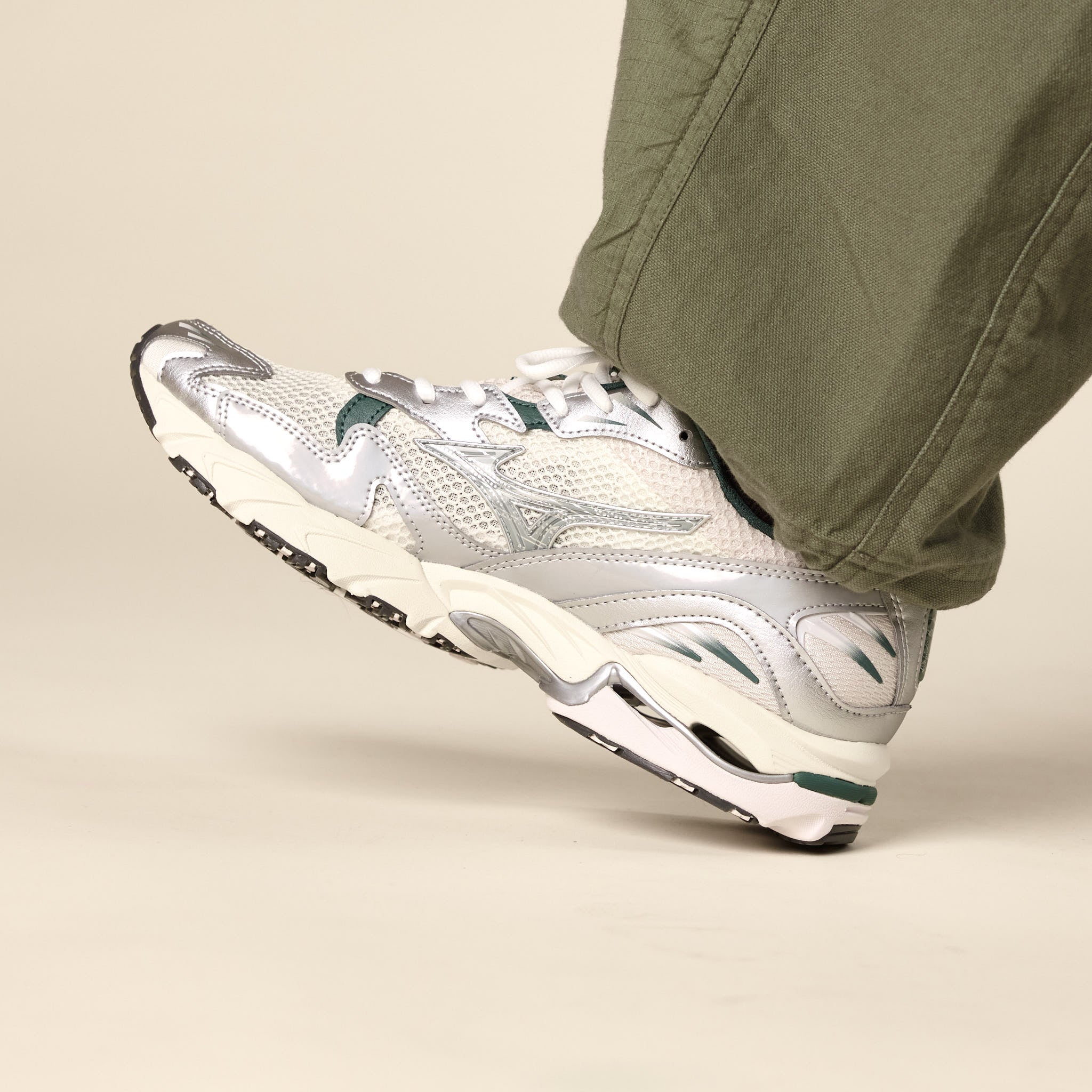 Mizuno - Wave Rider 10 Premium - Snow White / Slate / Bistro Green D1GA243107