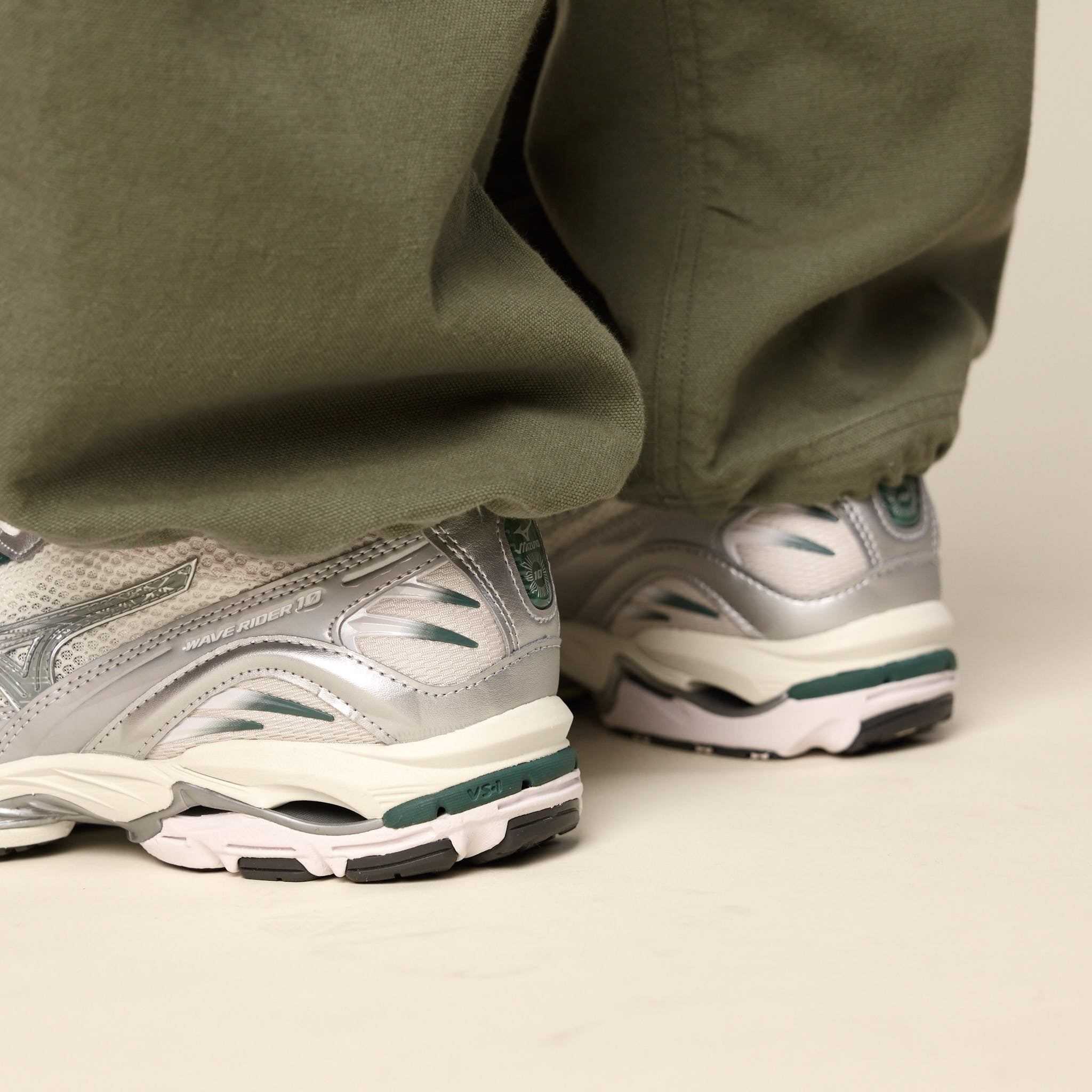 Mizuno - Wave Rider 10 Premium - Snow White / Slate / Bistro Green D1GA243107
