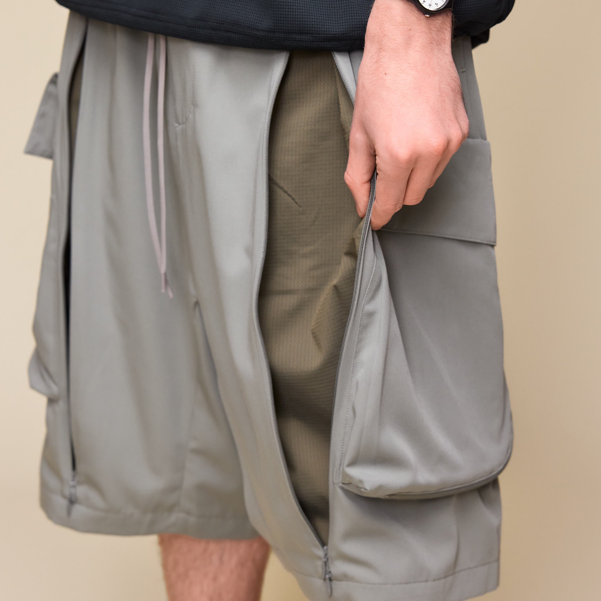 Poliquant - Deformed Cargo Pocket Jungle Shorts - Sand Grey