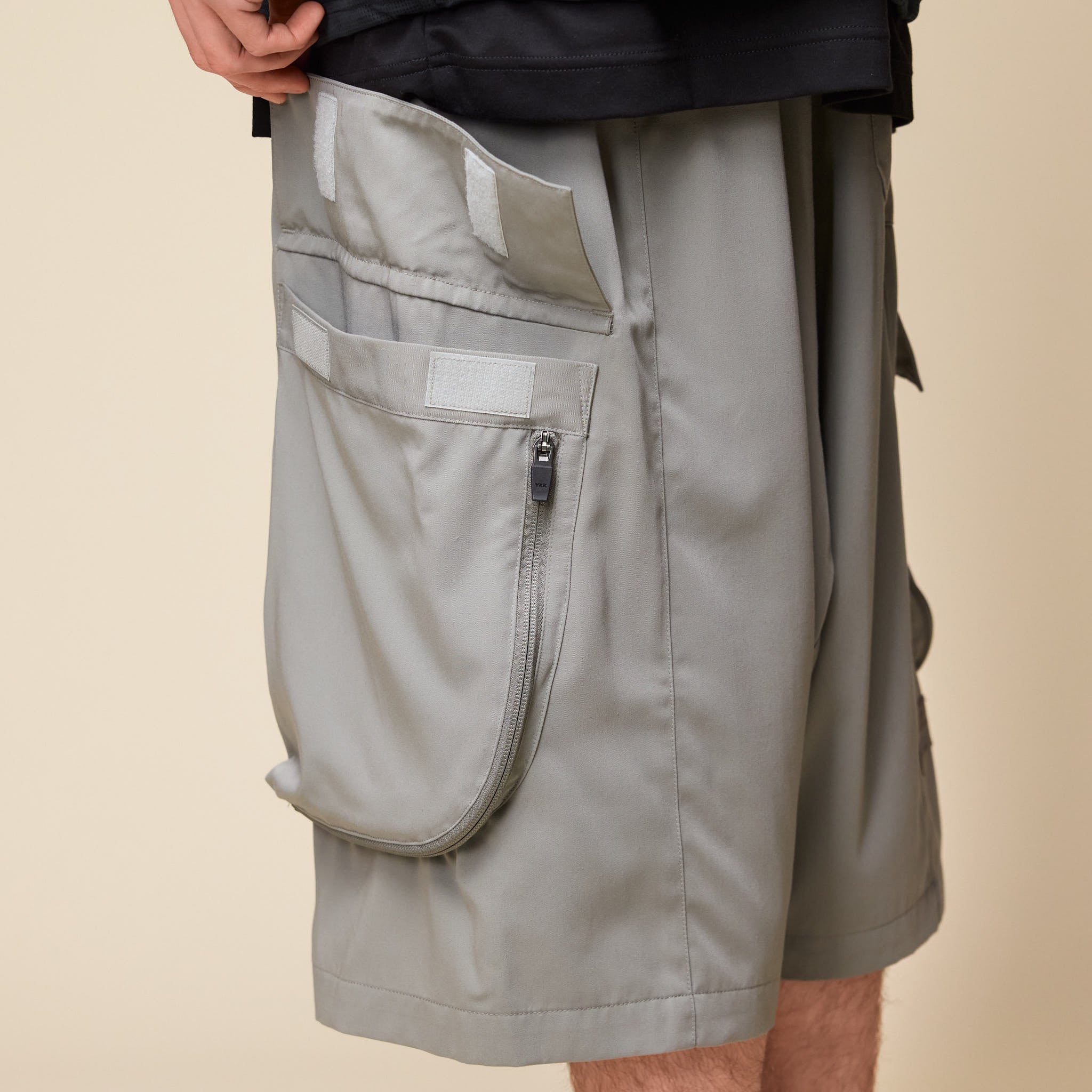 Poliquant - Deformed Cargo Pocket Jungle Shorts - Sand Grey