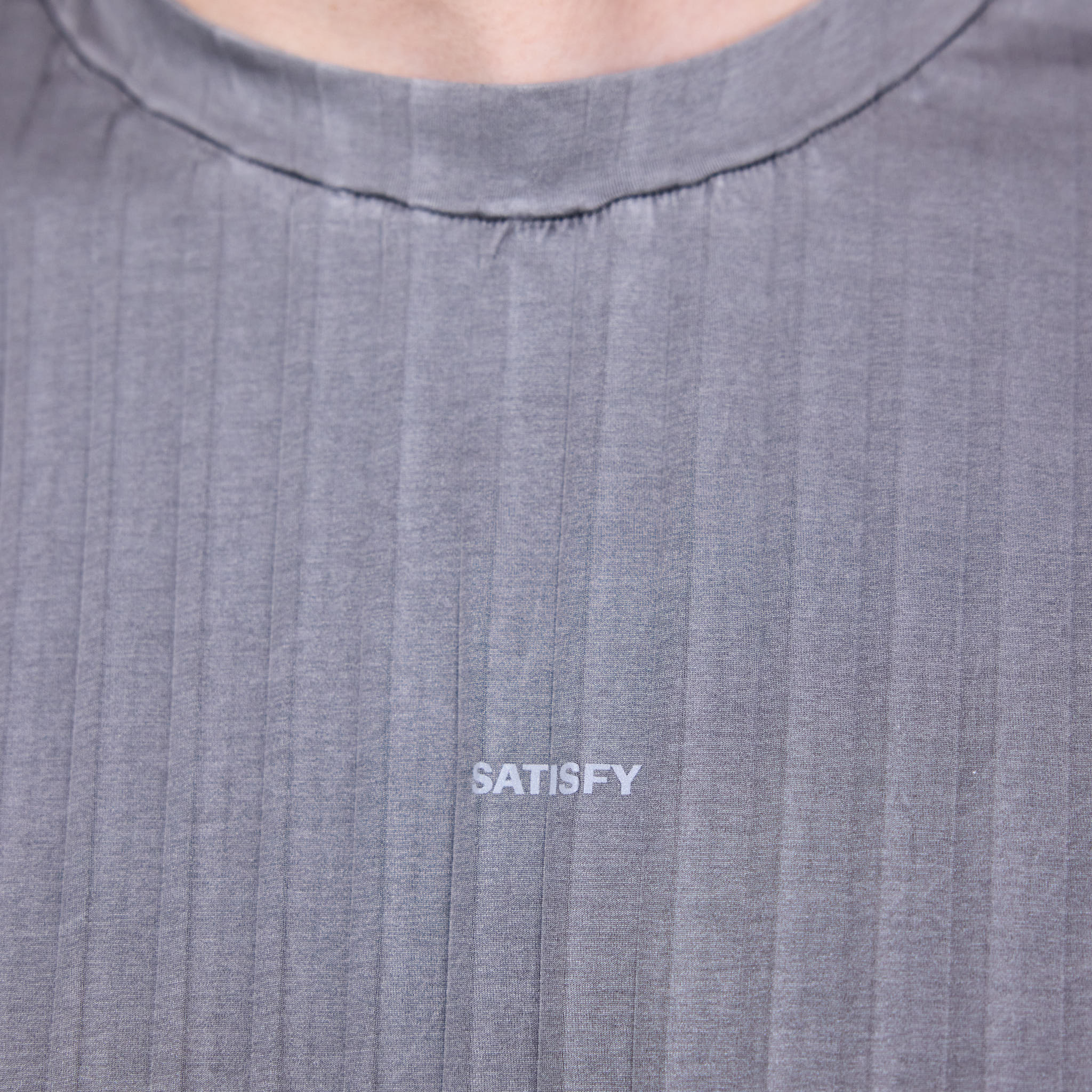 Satisfy Running - AuraLite™ Pleated T-Shirt - Mineral Graphite