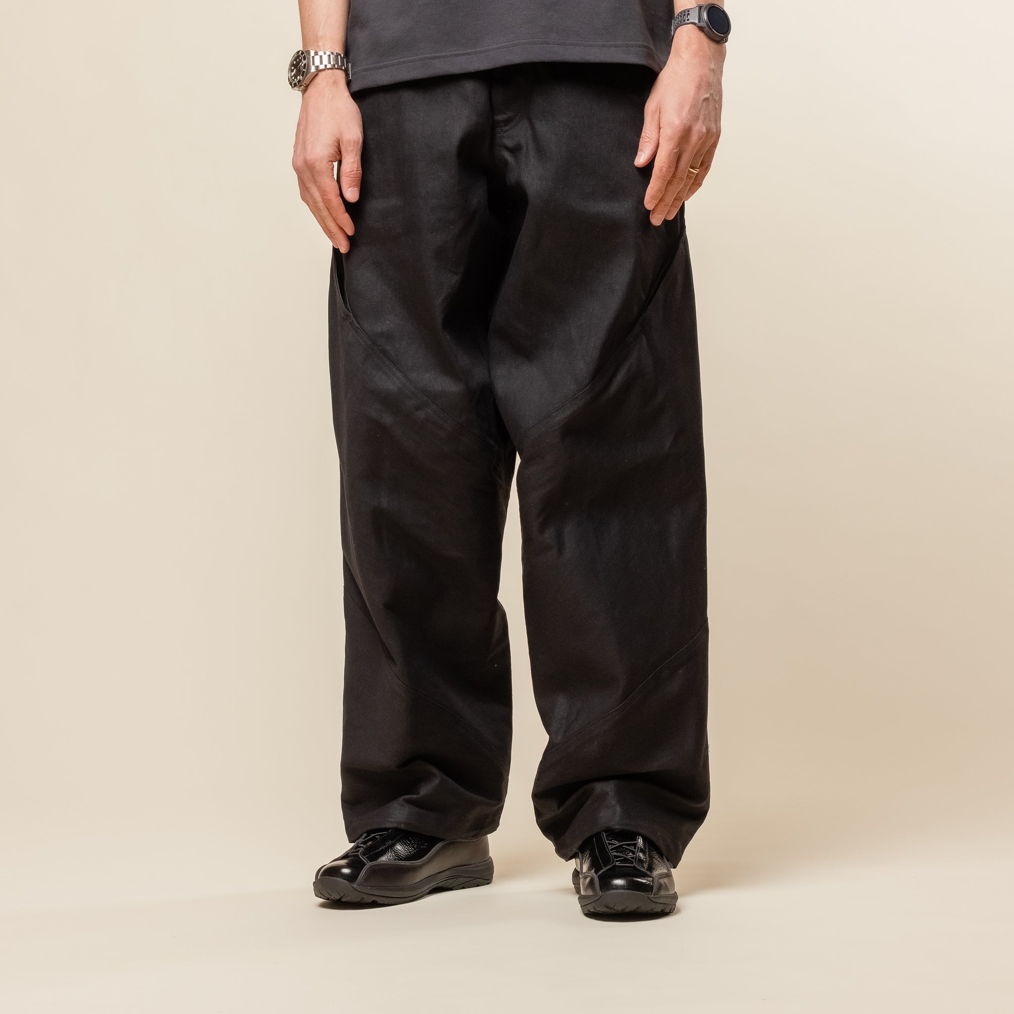 Goldwin 0 - Helicoid Jeans - Black