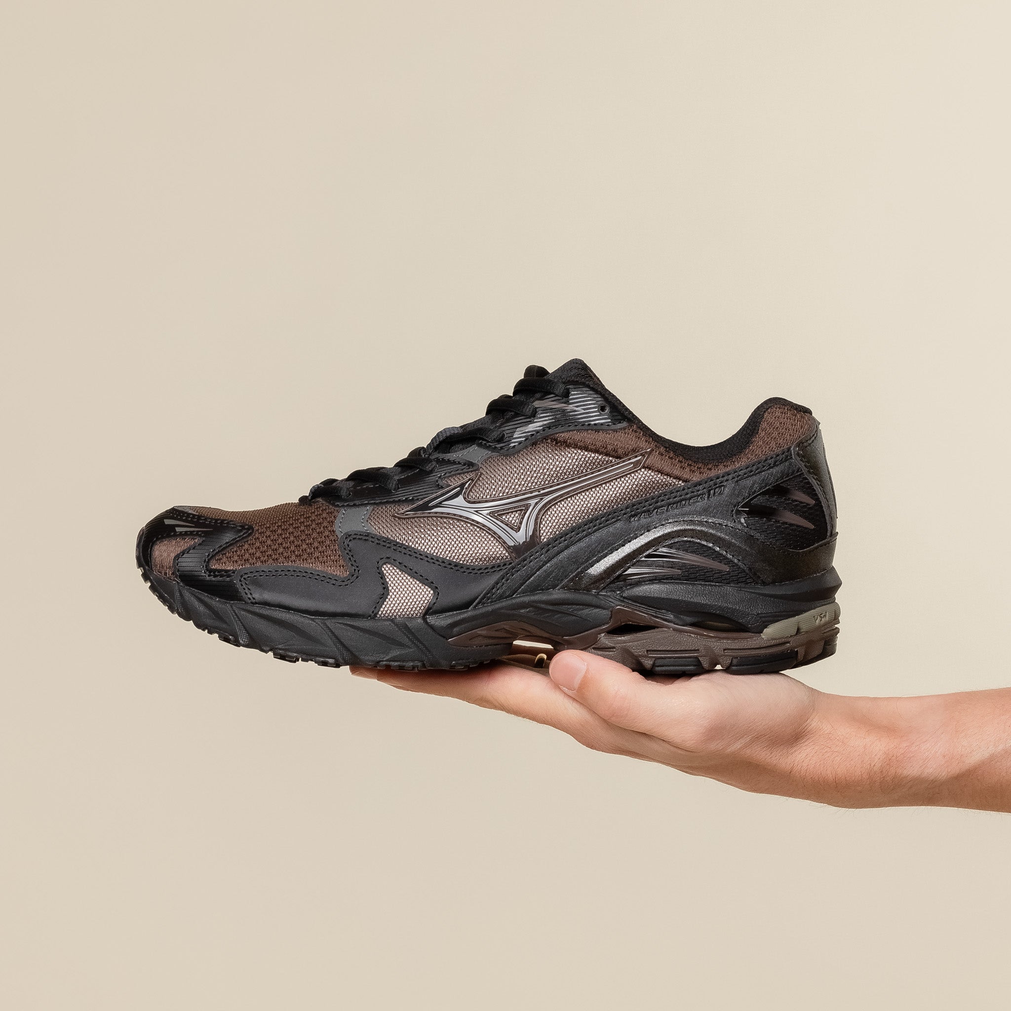 Mizuno x Vainl Archive - Wave Rider 10 - Chocolate Brown / Pirate Black