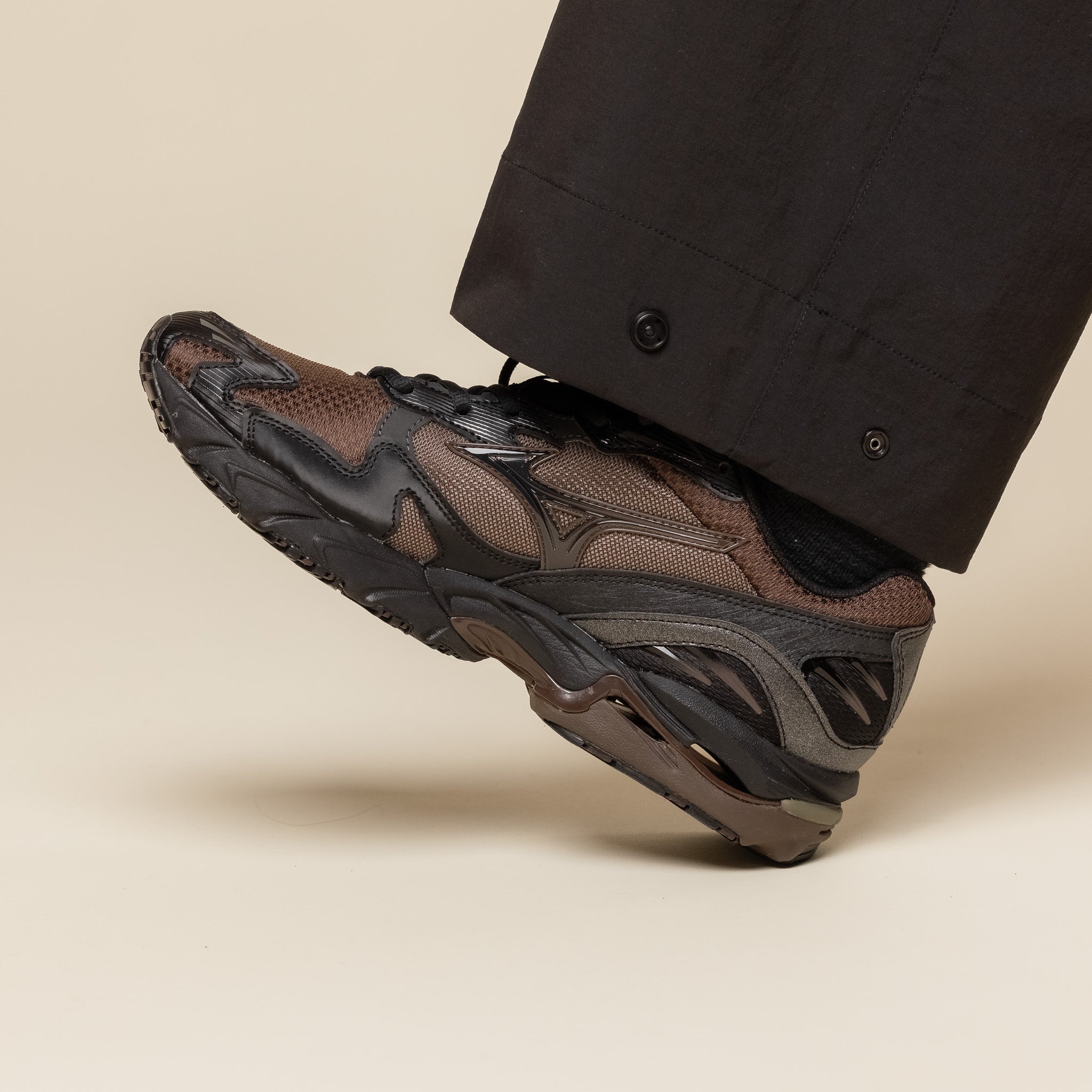 Mizuno x Vainl Archive - Wave Rider 10 - Chocolate Brown / Pirate Black