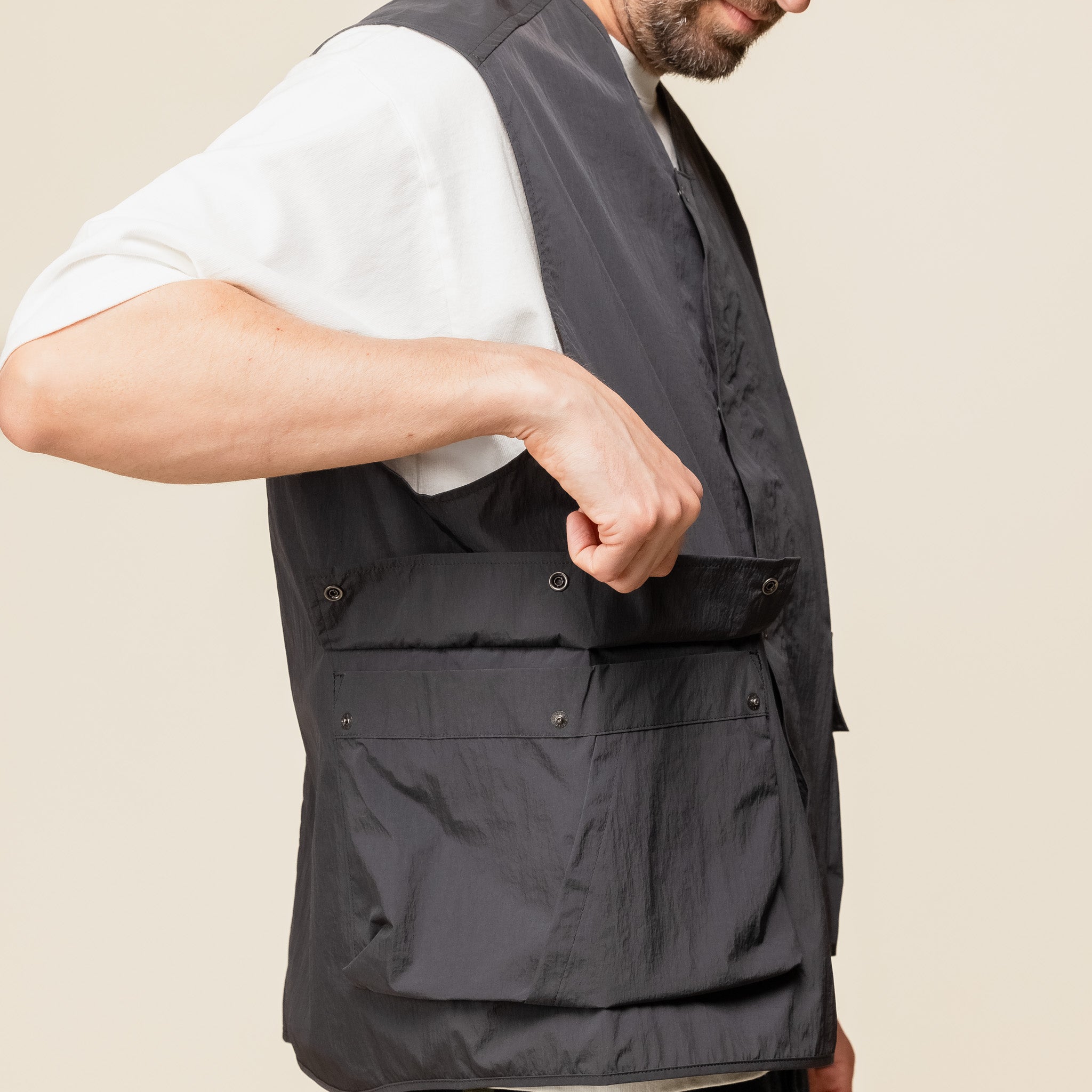 VE02241OS Still by Hand - Large Pocket Nylon Vest - Black Navy