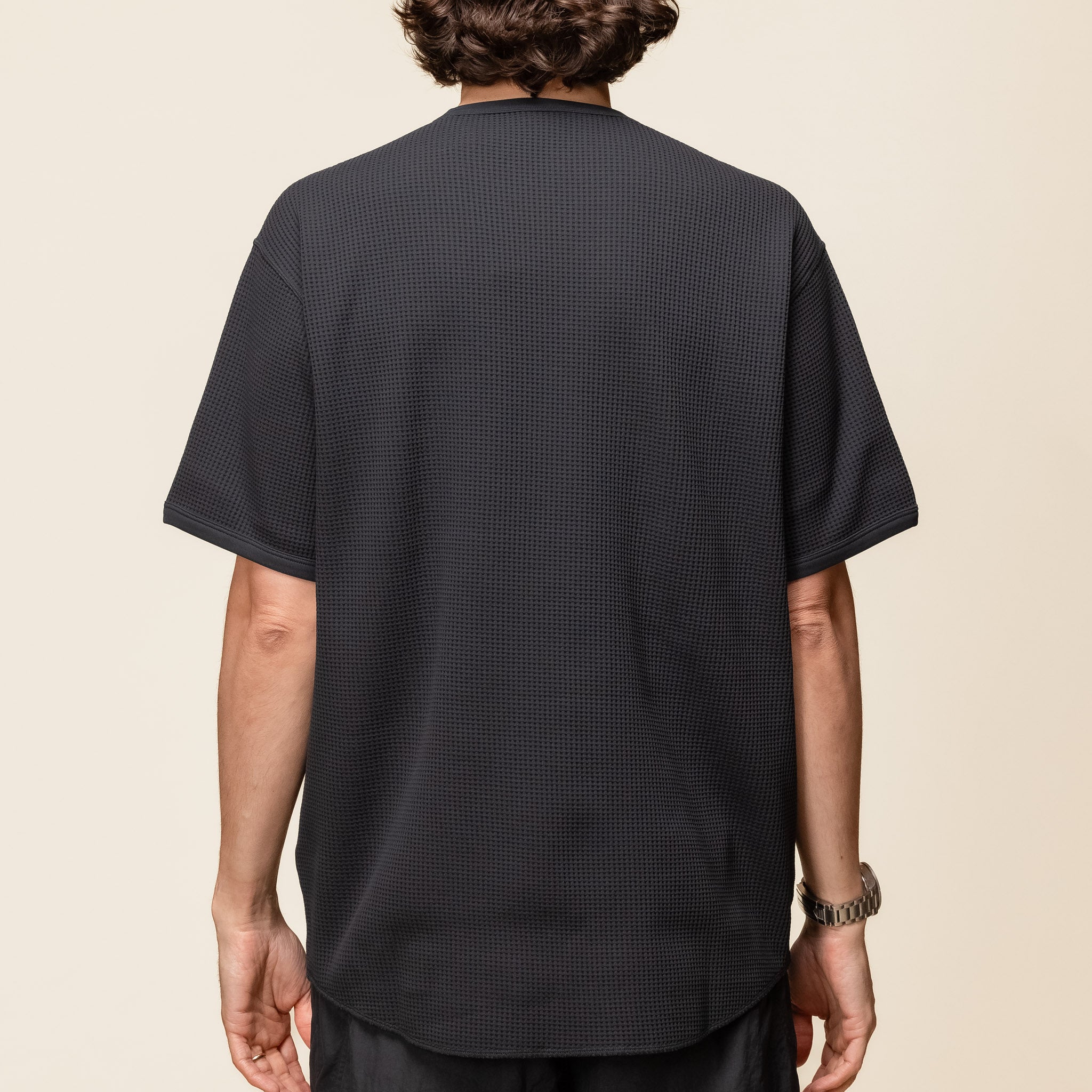 GM64104 Goldwin - Waffle Light Gusset T-Shirt - Black "Goldwin official website"