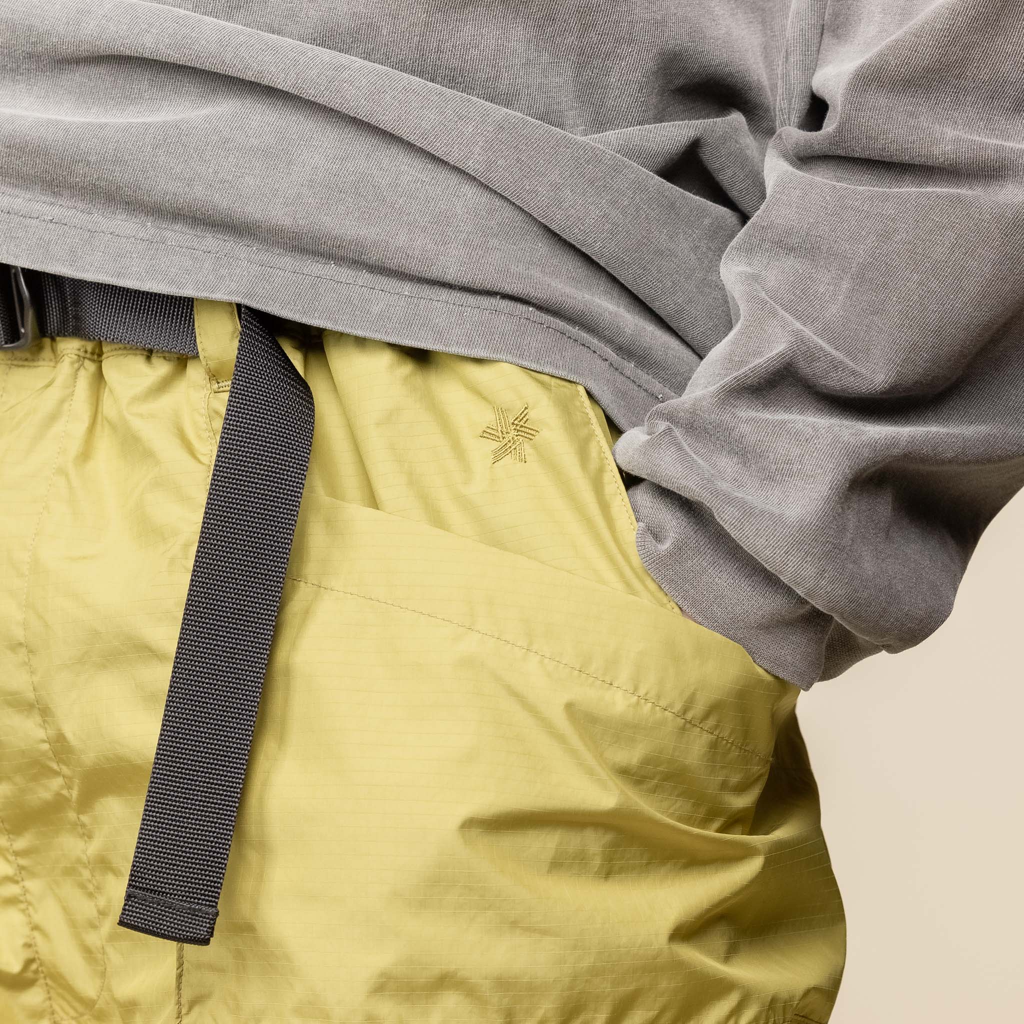 GM74152 Goldwin - Rip Stop Light Cargo Shorts - Acid Yellow "Goldwin official website"