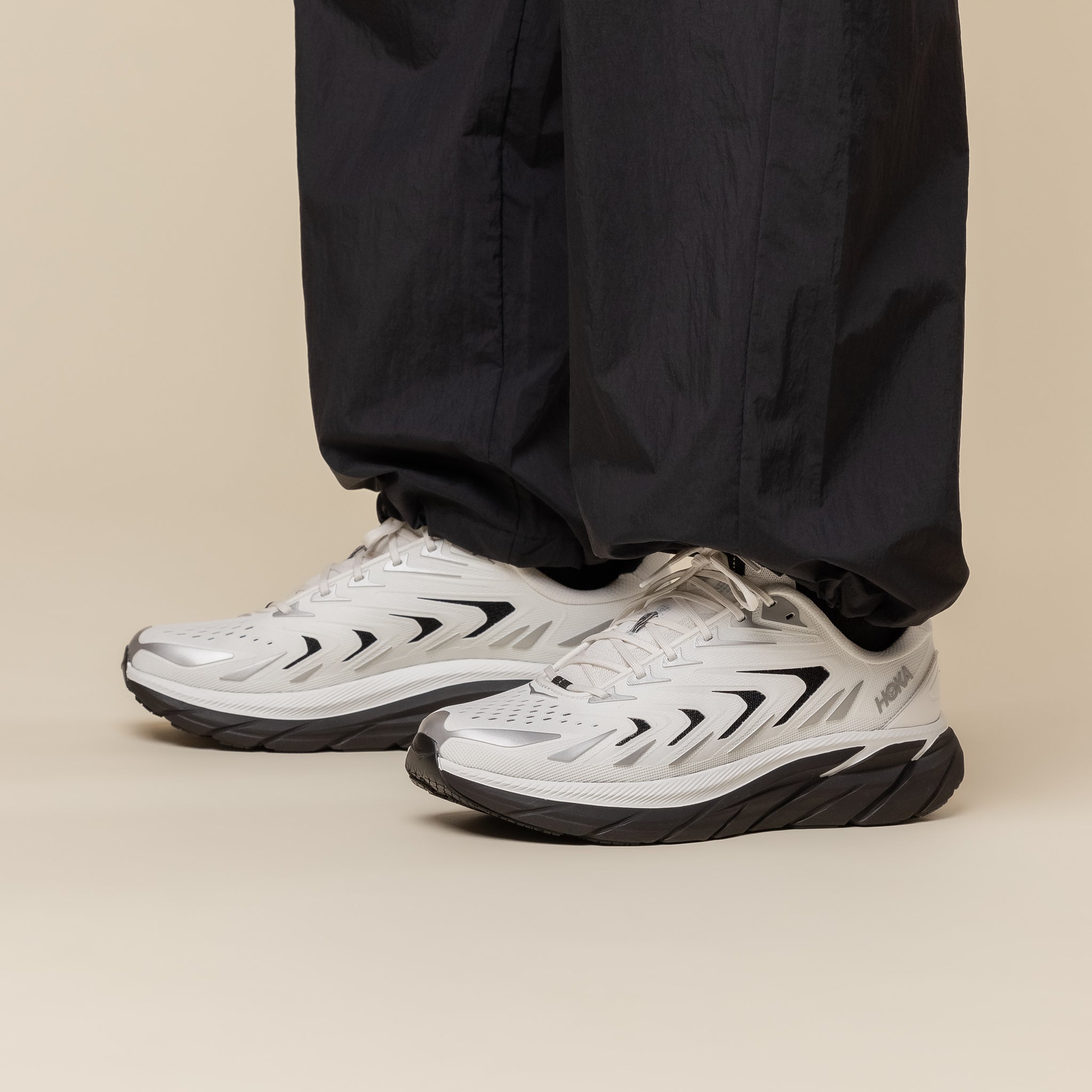 HOKA - Clifton UTL - Frost/Varsity Navy