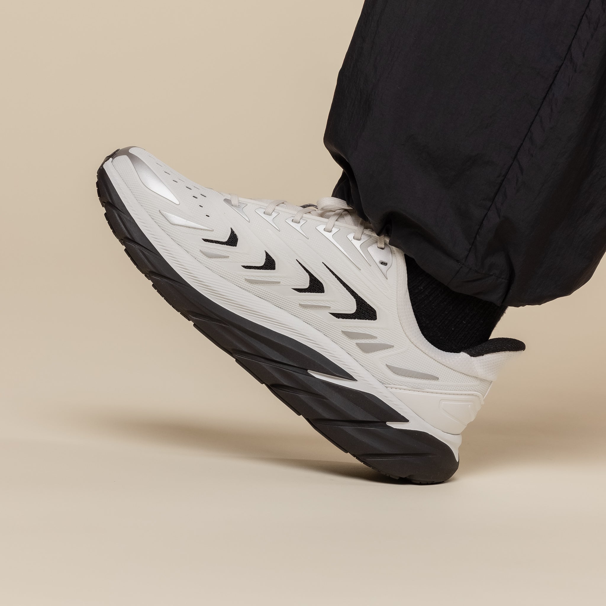 HOKA - Clifton UTL - Frost/Varsity Navy