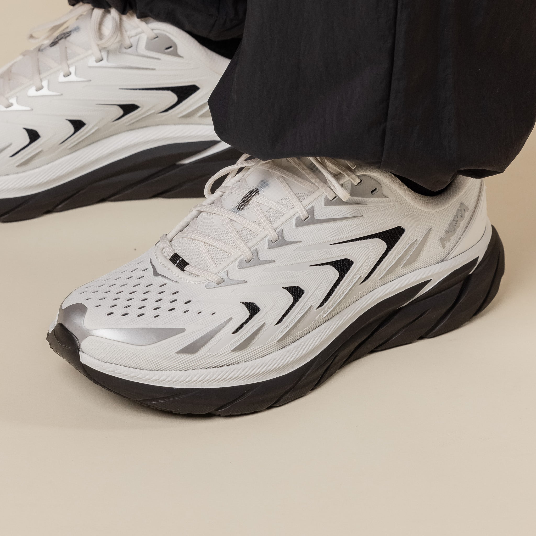 HOKA - Clifton UTL - Frost/Varsity Navy