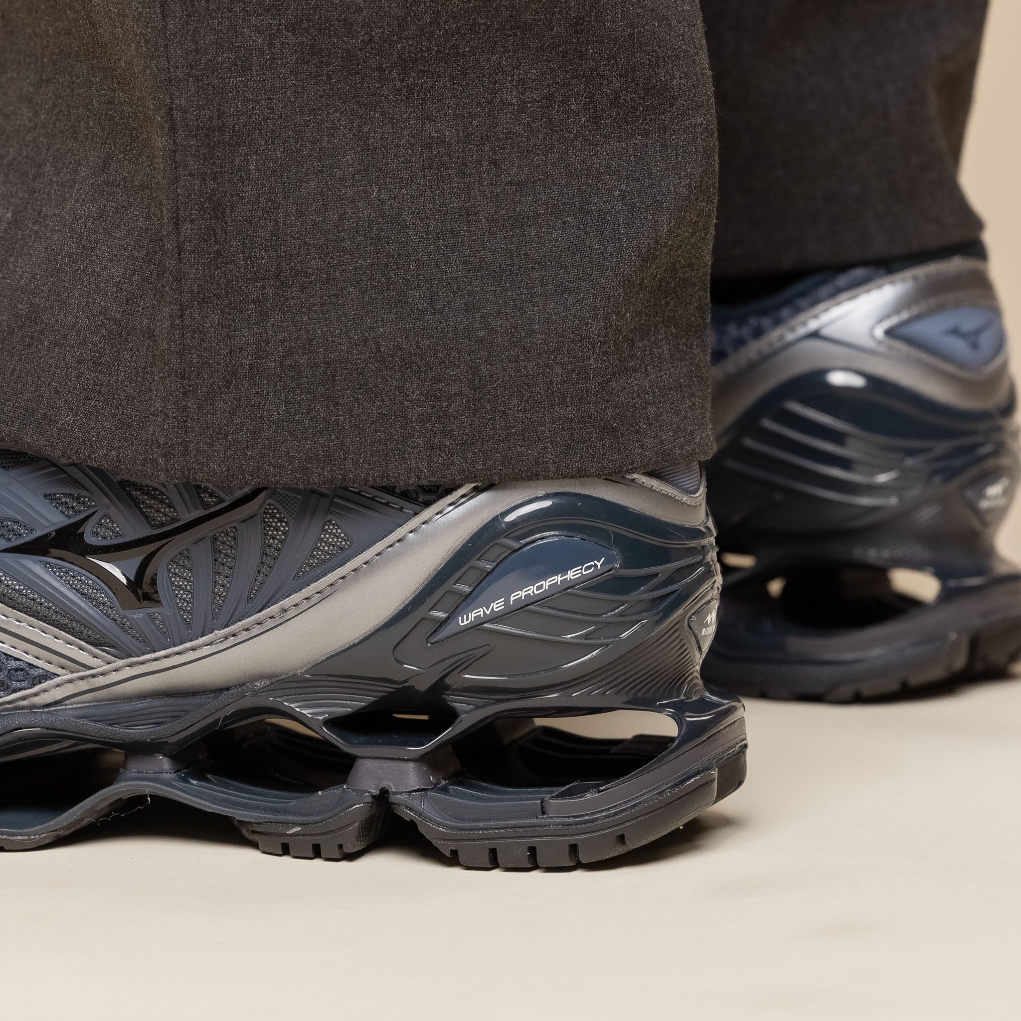 Mizuno - Wave Prophecy LS - Odyssey Grey / Black / Metallic Grey