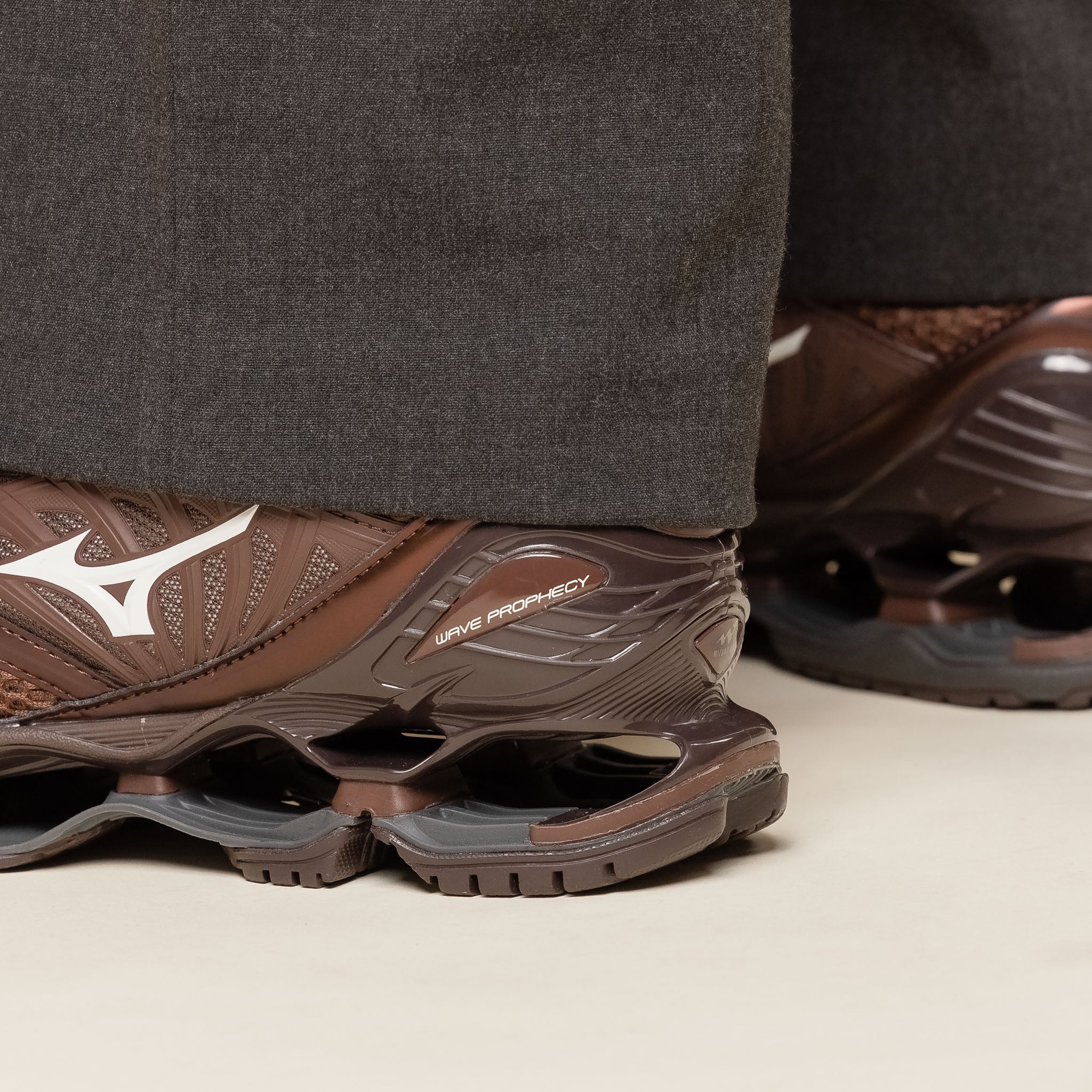 Mizuno - Wave Prophecy LS - Chicory Coffee / Black / Chicory Coffee