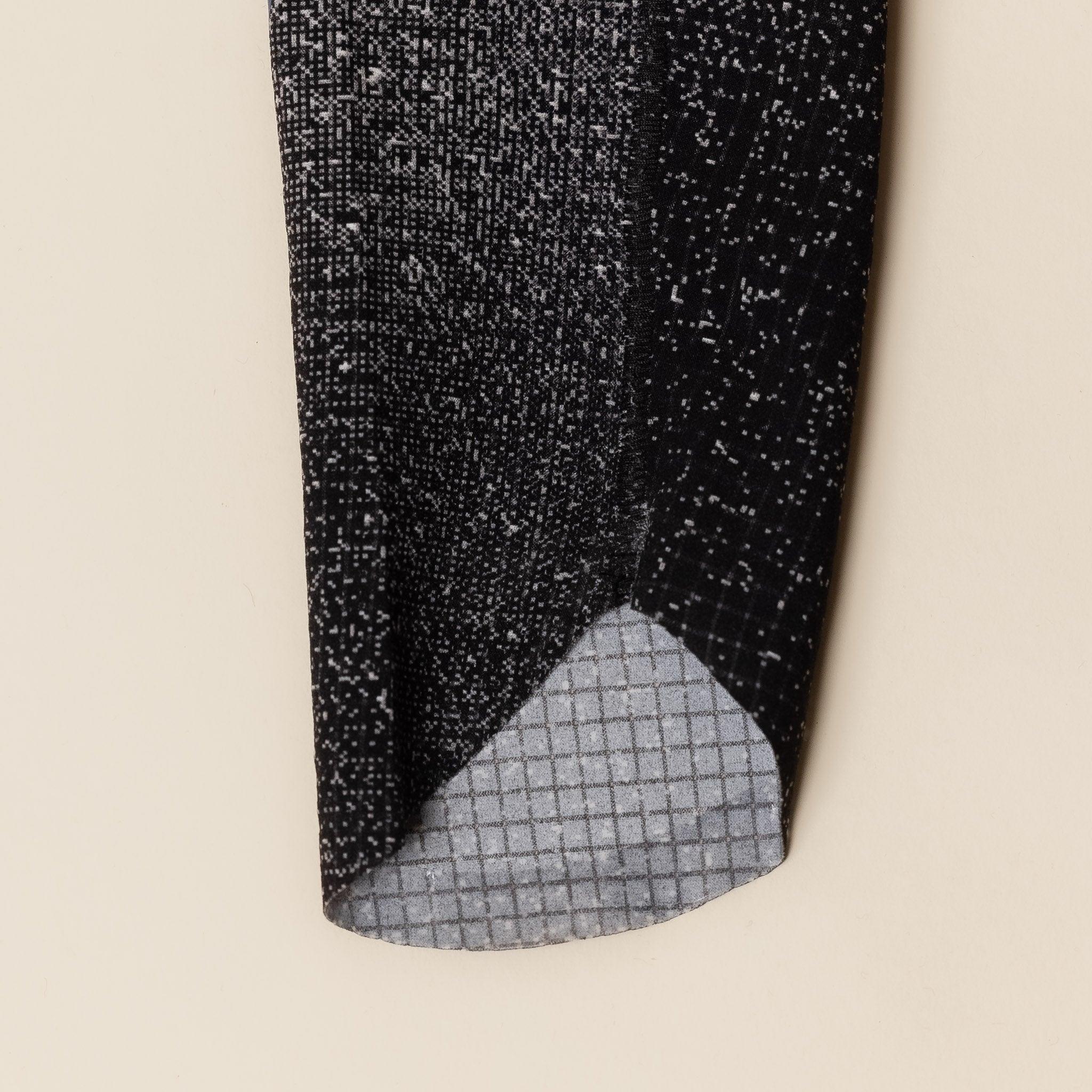 Salomon x Mental Athletic - Mental Athletic Running Sleeves - Deep Black / White / AO