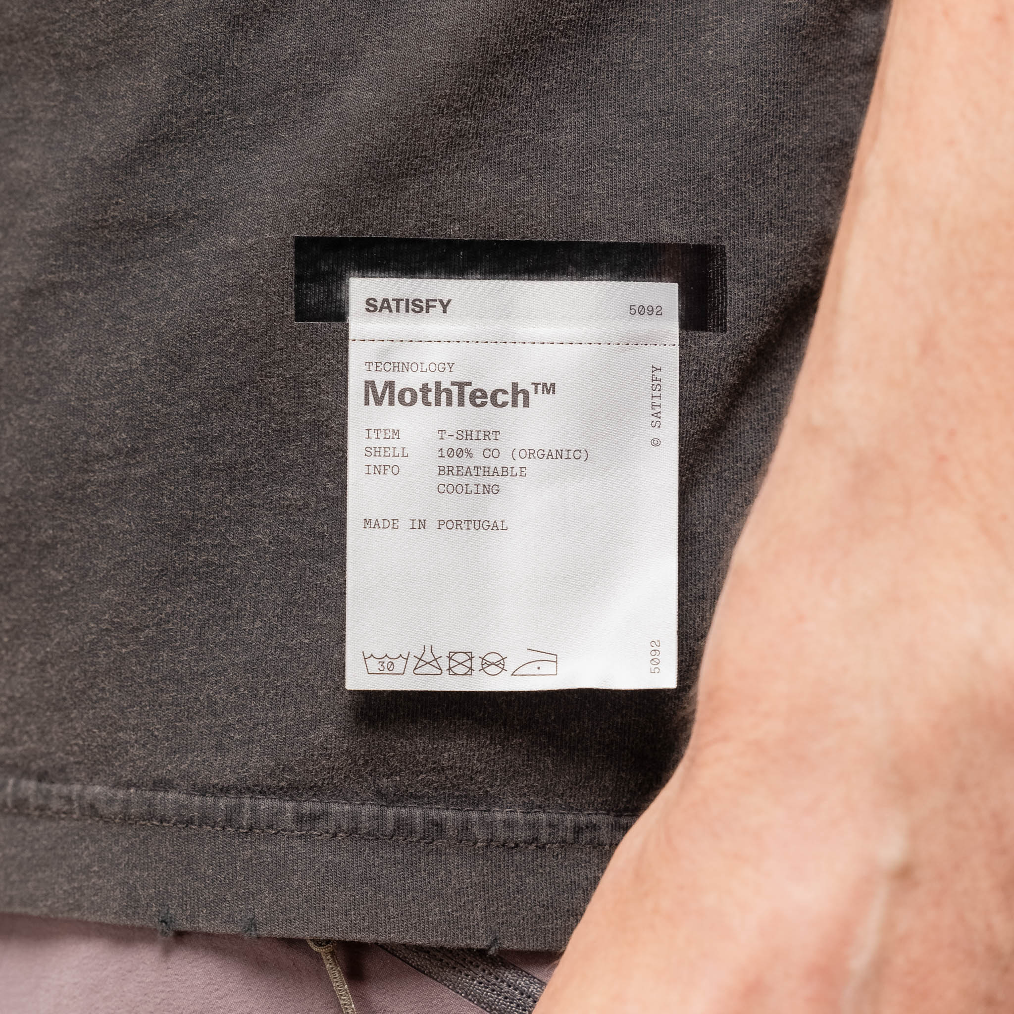 Satisfy Running - MothTech™ T‑Shirt - Aged Black